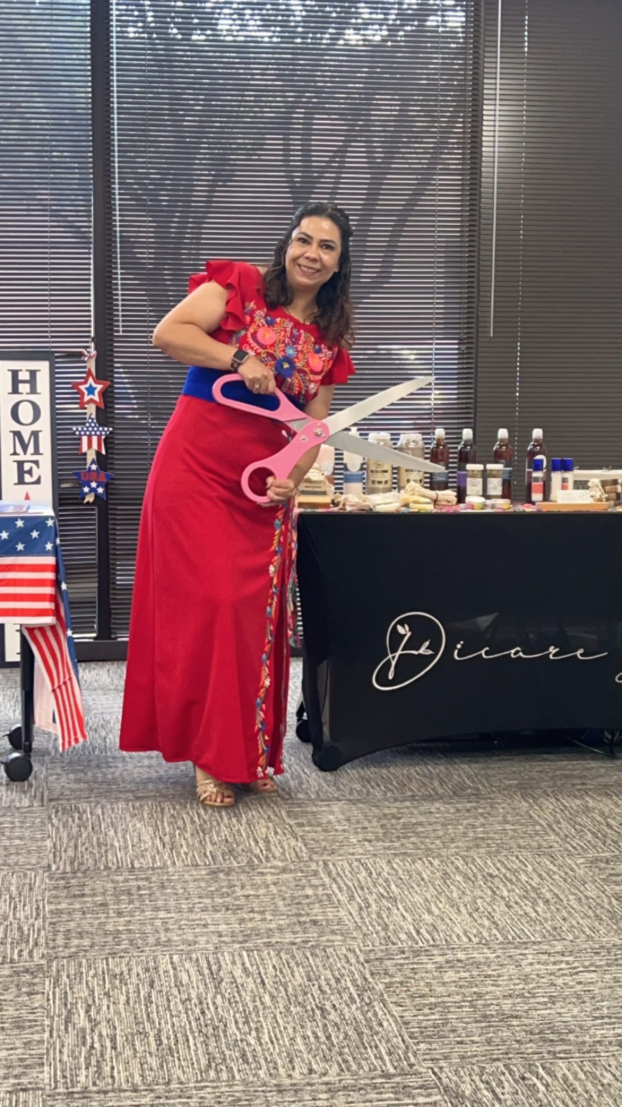 🎥✨ ¡Un vistazo a parte de lo que hago! ✨
Desde mis productos hasta los bazares y eventos en los que he estado, este es un pequeño resumen de mi camino emprendedor. 💼💡
🛍️ Productos únicos
📍 Bazaars & eventos
💻 Trabajo detrás de escena
Cada día es una nueva oportunidad para crear, mejorar y compartir con ustedes. ¡Gracias por ser parte de esto! ❤️
#Emprendiendo #SmallBusiness #HechoConAmor #DallasBazaars