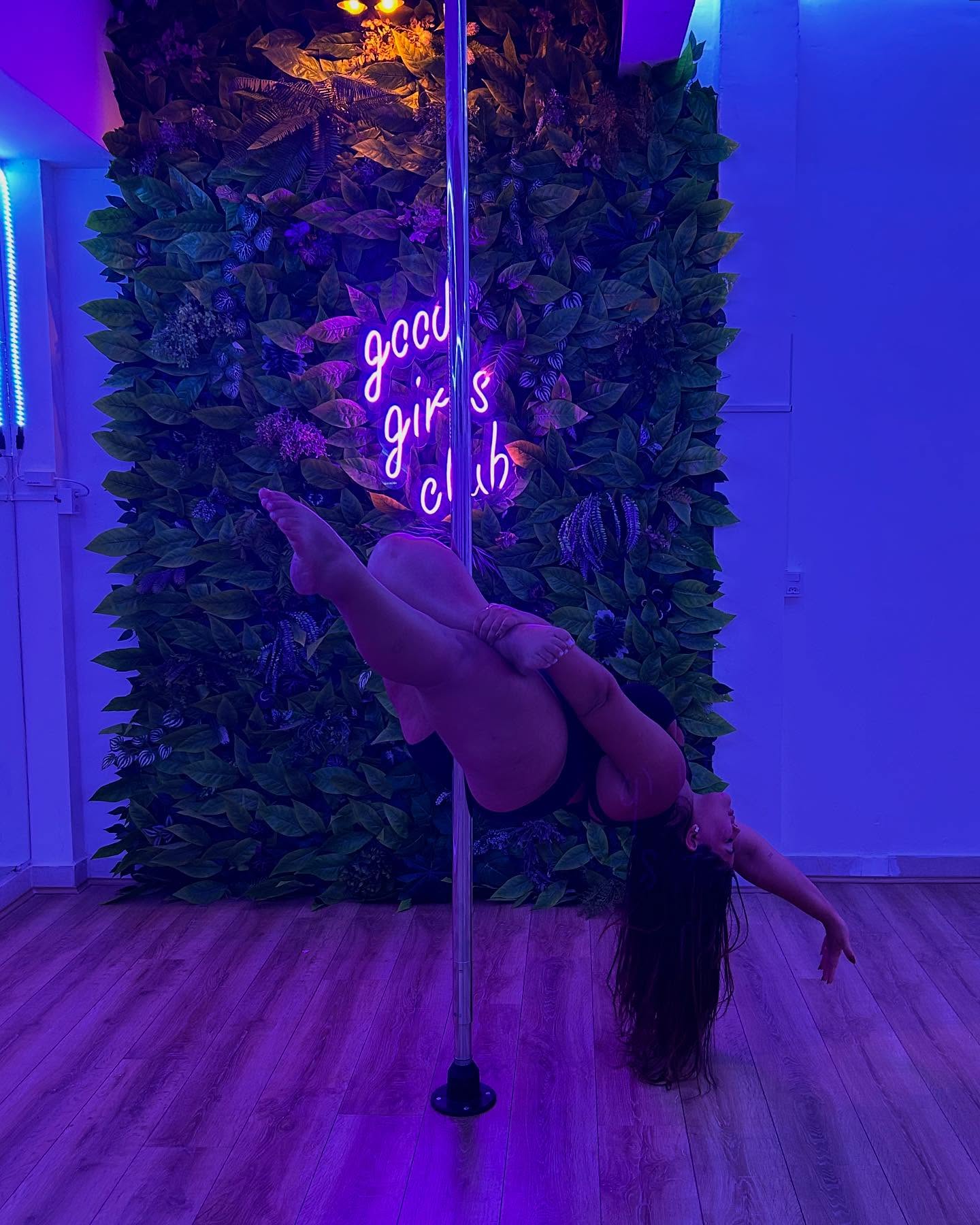 Good Girls passando neste domingo mostrando um pouquinho da semana linda que tivemos por aqui! Vem pro clã! 🩷 #goodgirls #pole #studio