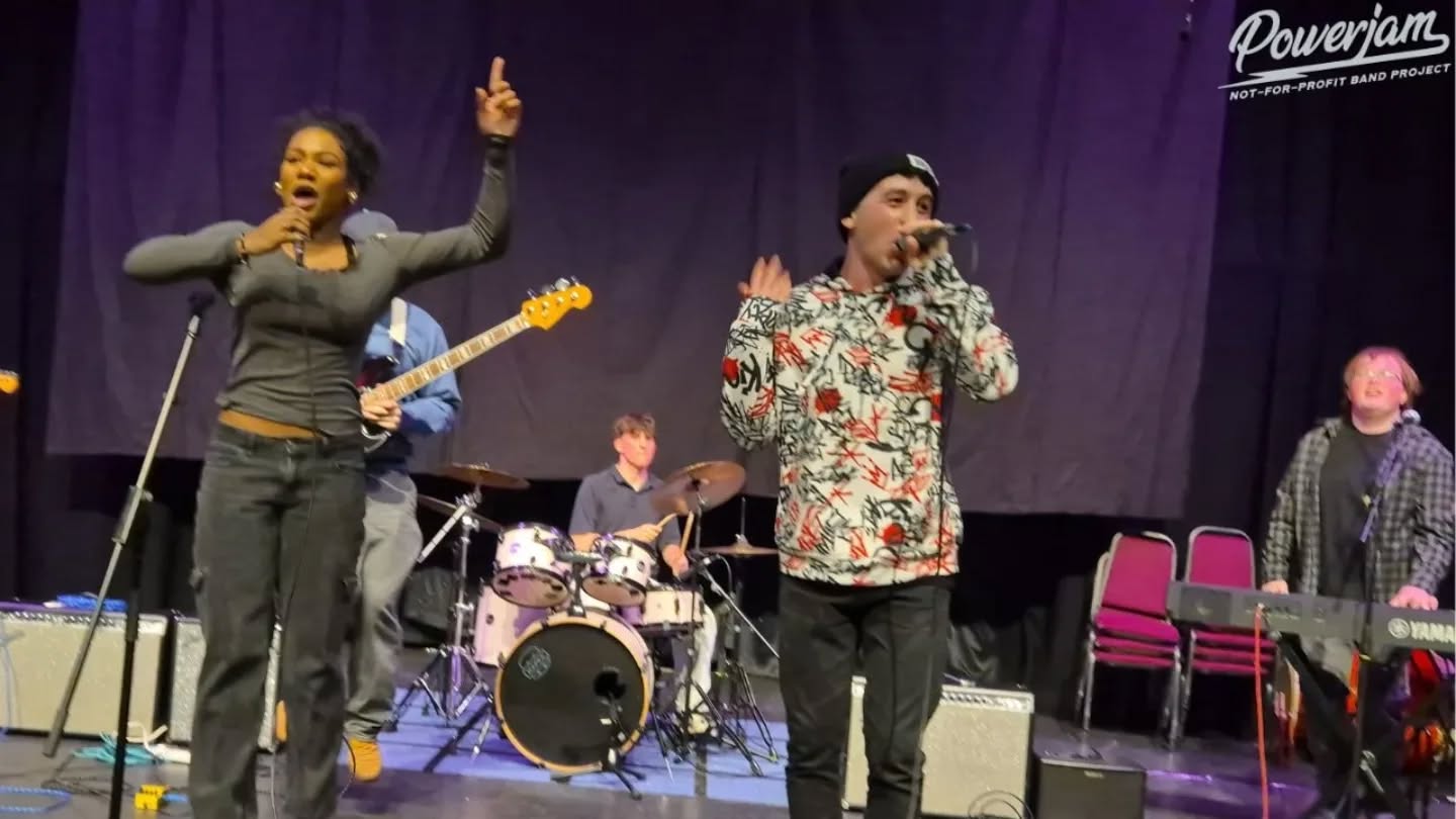 Powerjam band, 'MadTalk' at the @musicforyouth regionals in Reigate last weekend! The judges comments included: "MadTalk have such an amazing and unique sound, musically strong... this was a very impressive, well planned and well-rehearsed set from start to finish. The sky's the limit!".Thank you Music for Youth for the amazing opportunity! SWIPE FOR VIDEO!
#musicforyouth #powerjambandproject #musicforyouthfestival #powerjambands
@mattgriff1968