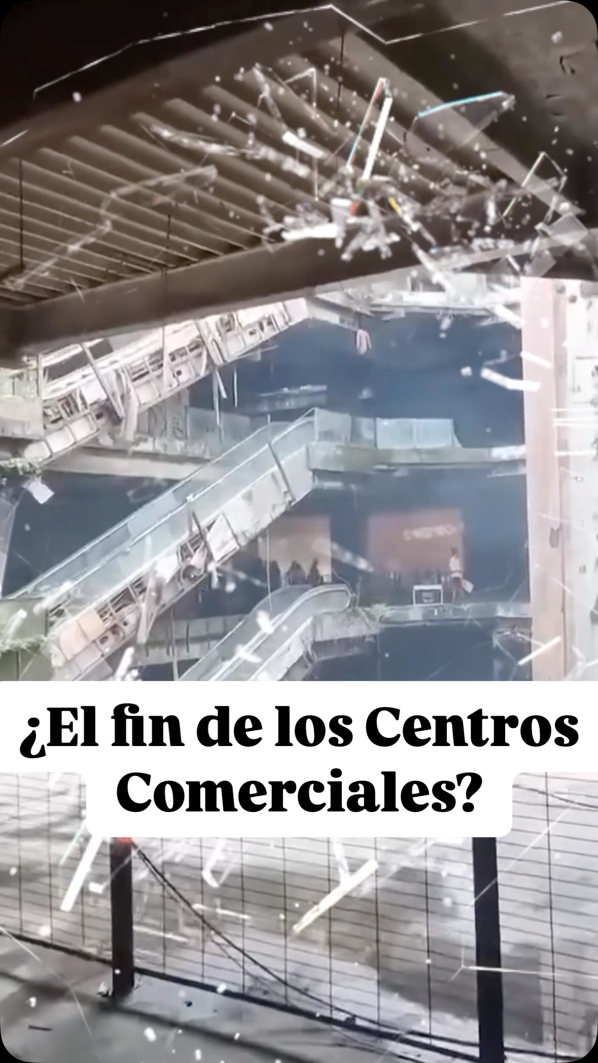 Los centros comerciales están desapareciendo… ¿o solo están cambiando de forma? 🏙️
Nacieron en los años 50 en EE.UU. para acercar las tiendas a las casas en los suburbios y se volvieron el lugar ideal para comprar, divertirse y socializar. El “mall” era un ícono.
Pero con las compras en línea creciendo (más del 20% de las ventas en EE.UU. serán online en 2027), muchos centros comerciales están quedando vacíos.
Hoy, si salimos de casa, buscamos más que tiendas: queremos experiencias. Por eso, quizás ya no veremos malls gigantes, sino espacios que parecen una calle principal de película, llenos de vida y cosas por hacer 🌇
#Urbanismo #DesarrolloUrbano #CentrosComerciales #Mall #planificacionurbana #arquitectura #urbanism #ciudades #historiadelasciudades #cities #architecture #architectural