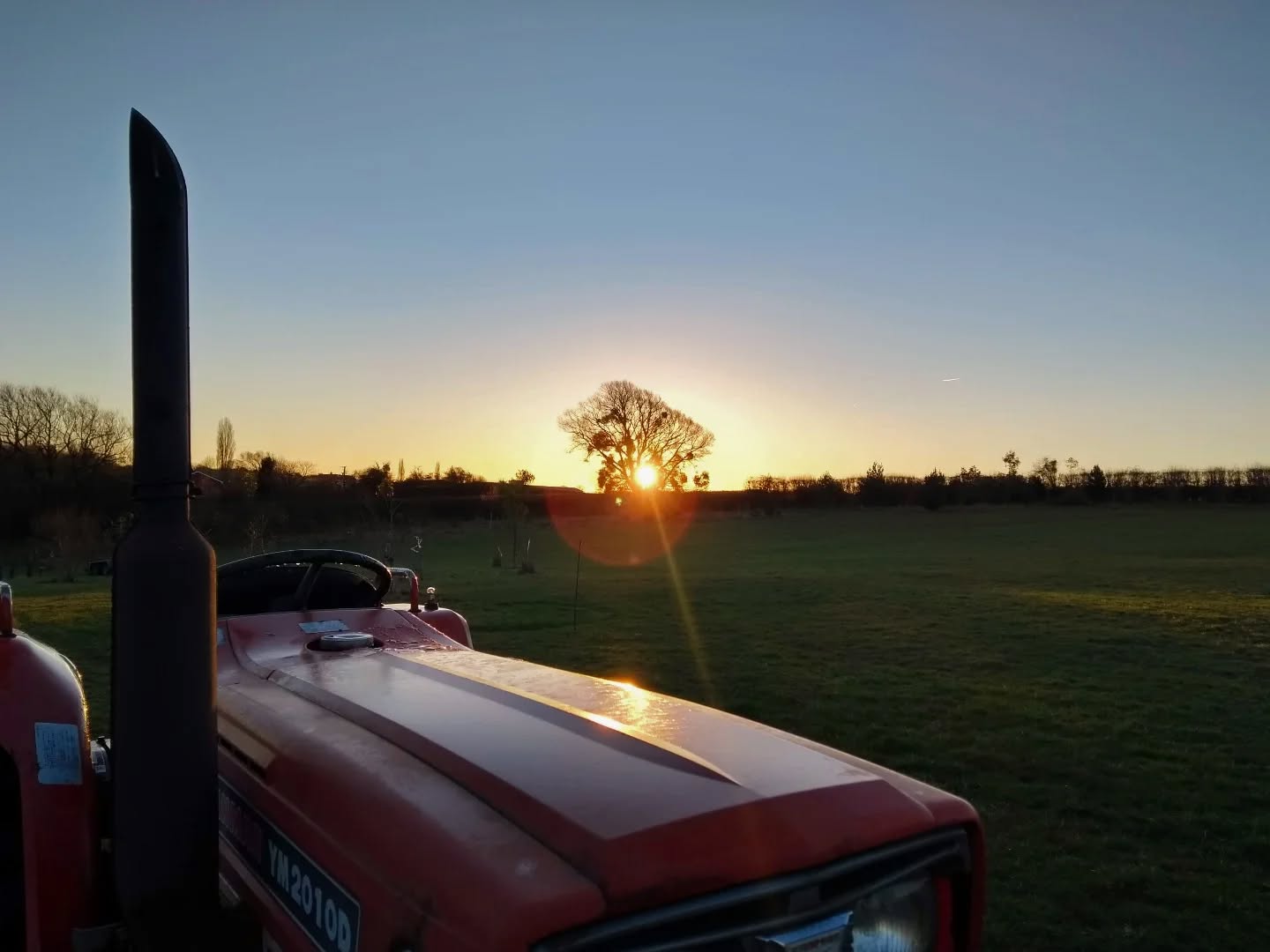 Good evening! Here's some news to brighten your Monday.
The sun rose here at exactly 6am today, and will rise before 6am every day until 20th August.
The sun won't set until 6:31pm today, and won't set before 6pm until 23rd October!
We get treated to the most amazing sunrises and sunsets at Envisage HQ. Here's a photo of our little red tractor enjoying a very ethereal sunrise through an ancient Perry Pear tree on the far side of our property.
Plenty of sunshine headed our way (this week, at least) zippy doodah zippy day!
#EnvisageGardens
#WorcestershireGardenDesign
#DesignedByExpertsCreatedByCraftsmen
#worcestershire #worcester #worcesteruk
#littleredtractor #tractor
#sunrise #sunrise_and_sunsets #sunrise_sunset_photogroup #sunrises #sunrise๐