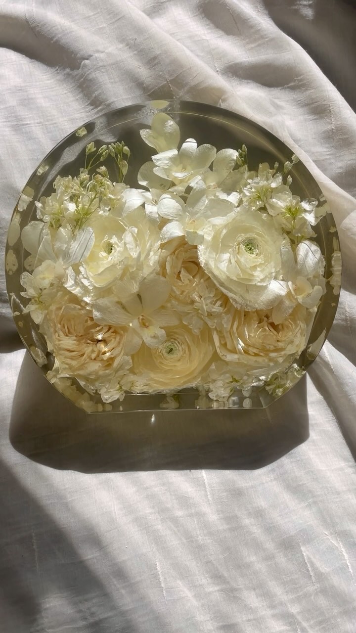 A quick glimpse of resin preservation from start to finish in our new 9” standing circle block.
✨
Resin preservation is a process that typically takes 4-5 months and entails drying flowers whole and encasing them in epoxy to create display and functional floral art pieces. We love creating new forms and are always adding to the options we offer. To view them all visit Heirbloomcreative.com.
✨
Resin @icoat.epoxy
9” standing circle mold @aajmolds
.
.
.
#floralpreservation #floralpreservationart #resincraft #epoxy #floralart #saveyourbouquet #2025brides #roses #orchids #ranunculus #bridal #bouqet #richmond #virginia #rvaweddings #rvaengaged #rvaartist #rvasmallbusiness #heirbloom #creative