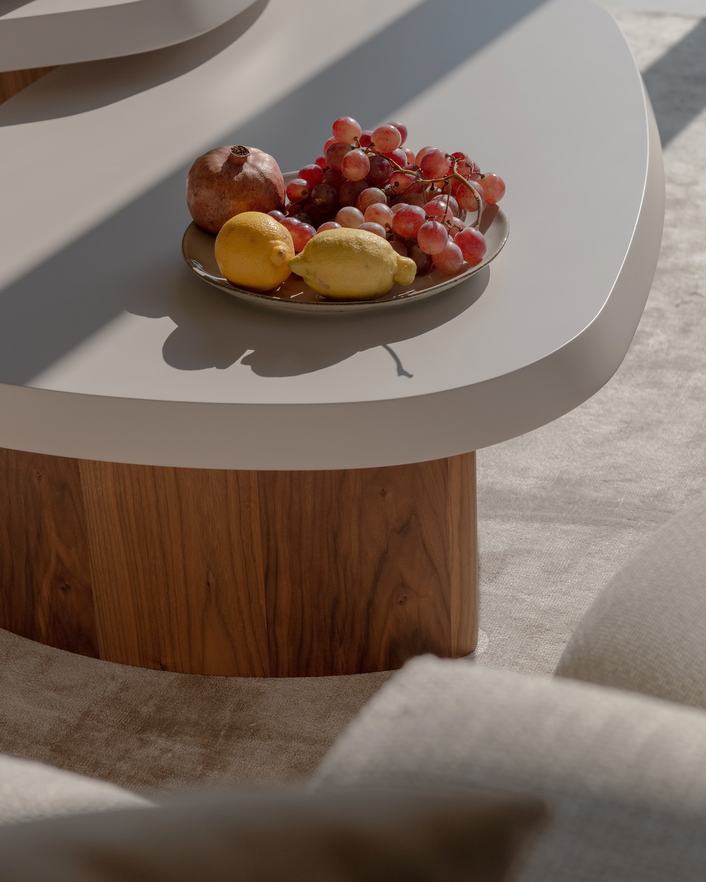 ♾️ Sketch Shapes ✍🏻
...............….……….…........................................
.
.
. VILLA BELLEVUE
.
. Le projet a été dessiné dans sa globalité, avec une attention particulière pour la sélection des luminaires et du mobilier. Ces tables basses ont été dessinées par l’atelier et réalisées par notre menuisier @revert.menuiserie en placage noyer et en laque.
.
.
.
@gubiofficial @linteloo @limitededitionrugs @atelier_bruneel @lensemblier
©️@bc.ateliers
📷 @sabine_serrad
.
.
.
#house #maison #villa #escalier #tablesurmesure #tabledesign #stairsdesign #escalierstaff #home #atelier #architectureinterieure #art #tablebasse #renovation #designfurniture #photoofthedays #press #architecture #picture #interiordesign #wood #design #staff #picoftheday #igdecor #pierresdorees #renovation #architecturelovers #bcateliers