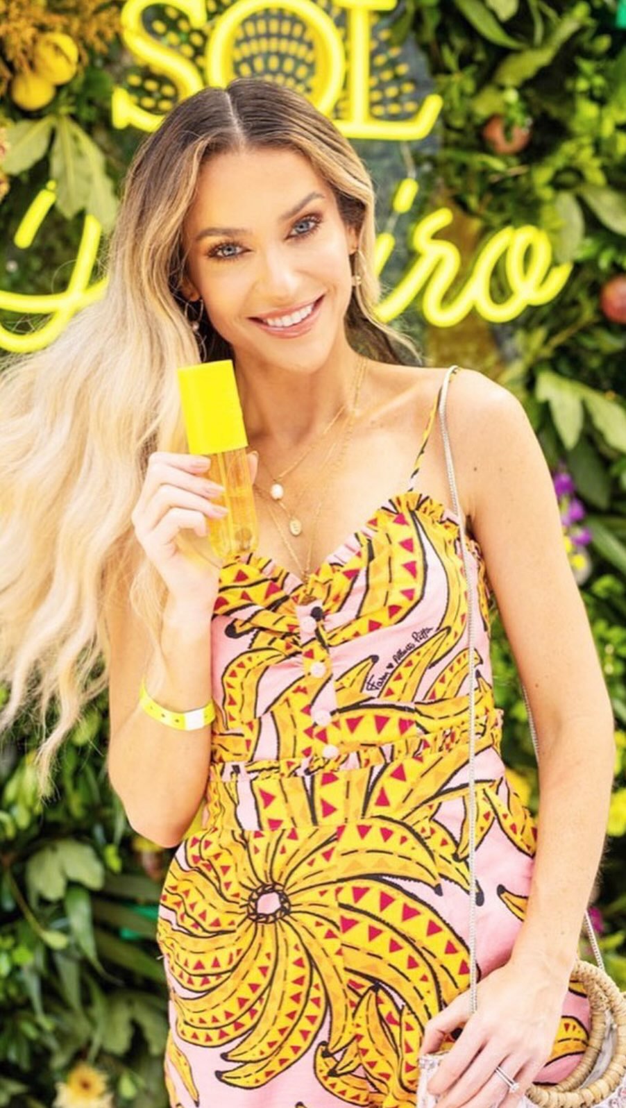 @soldejaneiro X @anitta X @miamiflowersandmore ๐ผ๐ธ๐โจ
Letโs create some M A G I C ๐ชโจ