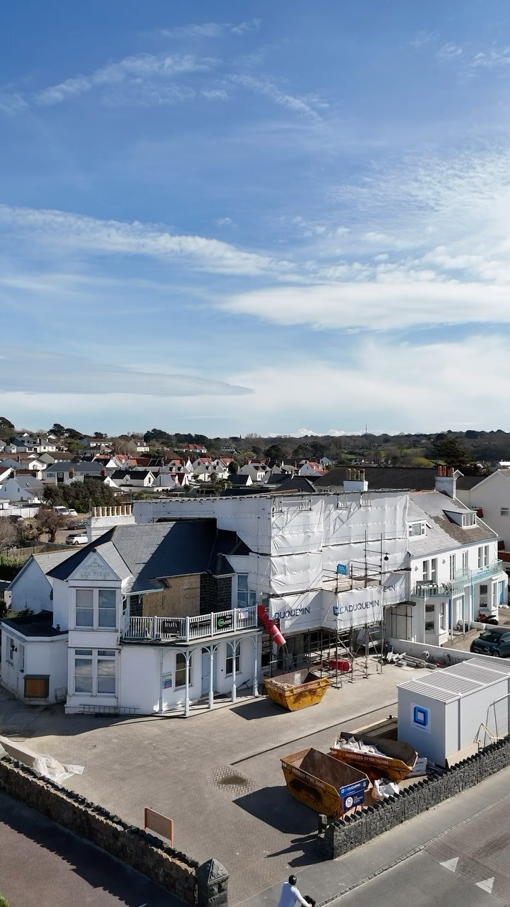 Weâre so excited to start work on the interiors of our Beachfront project in Guernsey. Situated on the prestigious Cobo Bay with stunning sunsets, we canât wait to see this project come together. Weâll be posting more updates as the build progresses and sneak peaks into the concept design!
#interiordesign #designstudio #beachhouse #interiors #designinspo #build #interiordesigner #channelislands #home #interiordesignerguernsey