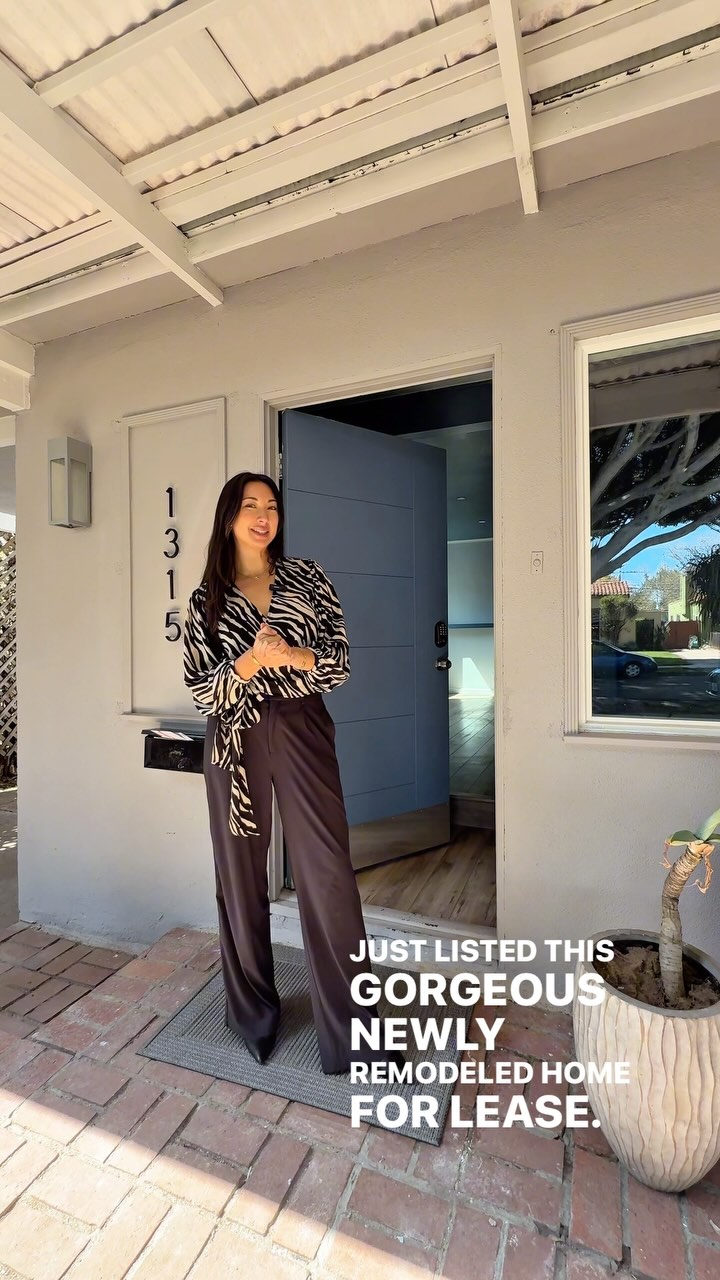 ✨ J U S T L I S T E D ✨
Discover the perfect blend of charm and modern comfort in this beautifully remodeled Sunset Park home! Featuring four spacious bedrooms and two stylish bathrooms, this property features a brand-new kitchen with modern appliances, recessed lighting, and updated plumbing. The detached, refinished garage offers a versatile bonus space—perfect for entertainment, a home office, or gym. The driveway provides ample parking, with additional permit-only street parking available. Located just minutes from Santa Monica elementary, middle and high schools as well as the Santa Monica swim center. Prime location offering convenience and access to all things the Westside has to offer!
Offered at $8250/mo
4 Bedrooms | 2 Bathrooms
Text or DM for more information
Chloe de Verrier
📲310.890.9656
Co-Listed with @winans.robert