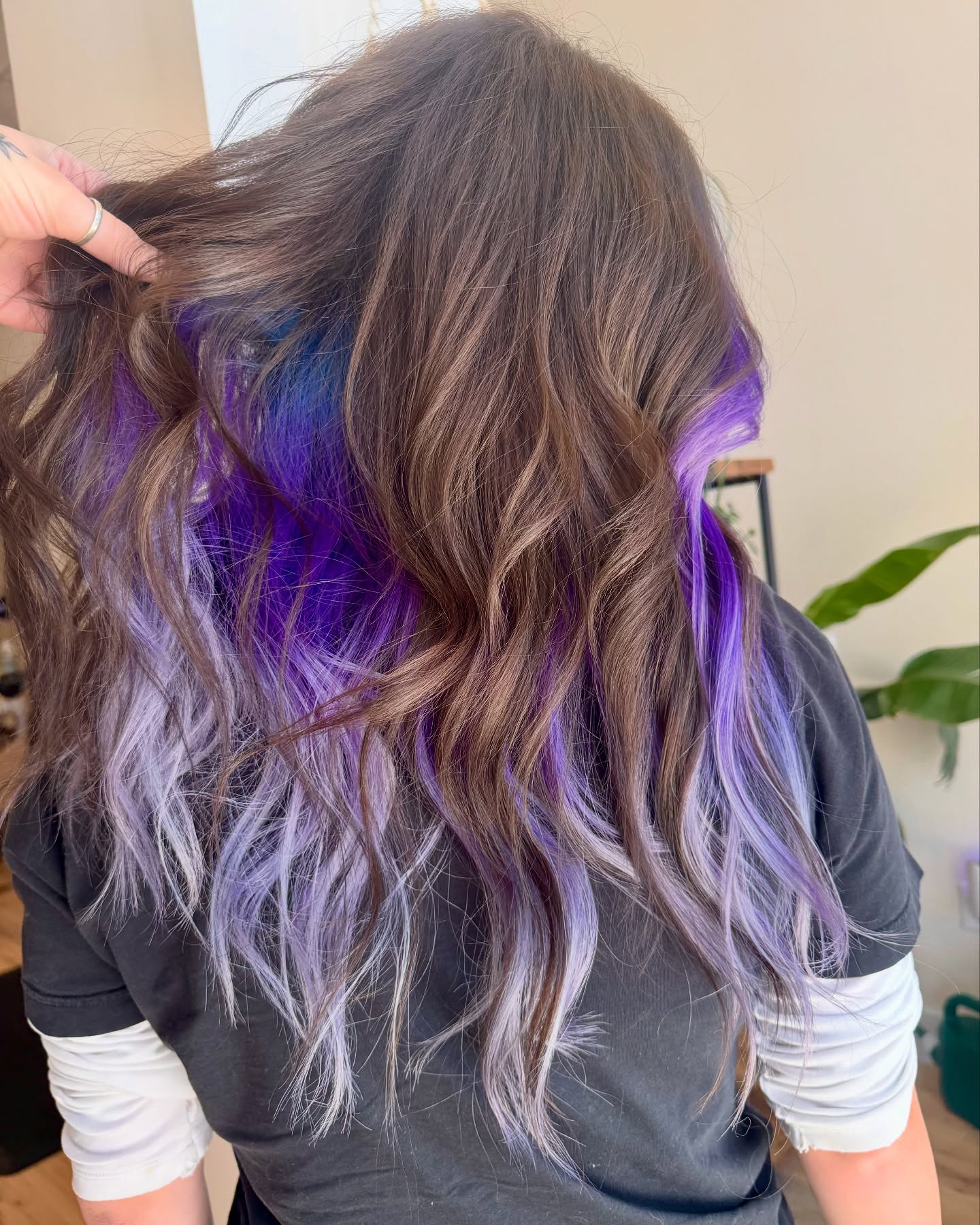 Wow! 💜 our stylist @emilyann.stylist really knocked it out of the park on this one!
.
.
.
.
.
#hairgoals #hairenvy #hairinspiration #hairobsessed #hairmagic #haircrush #hairperfection #hairtransformation #hairgamestrong #haironpoint #hairfashion #hairtrends #hairlove #hairart #hairchic #womenempowerment #womenowned #asheville #local #localsalon #avl #riverartsdistrict #rad #smallbusiness #localbusiness #balm #balmsalon #828isgreat #avlhairdresser