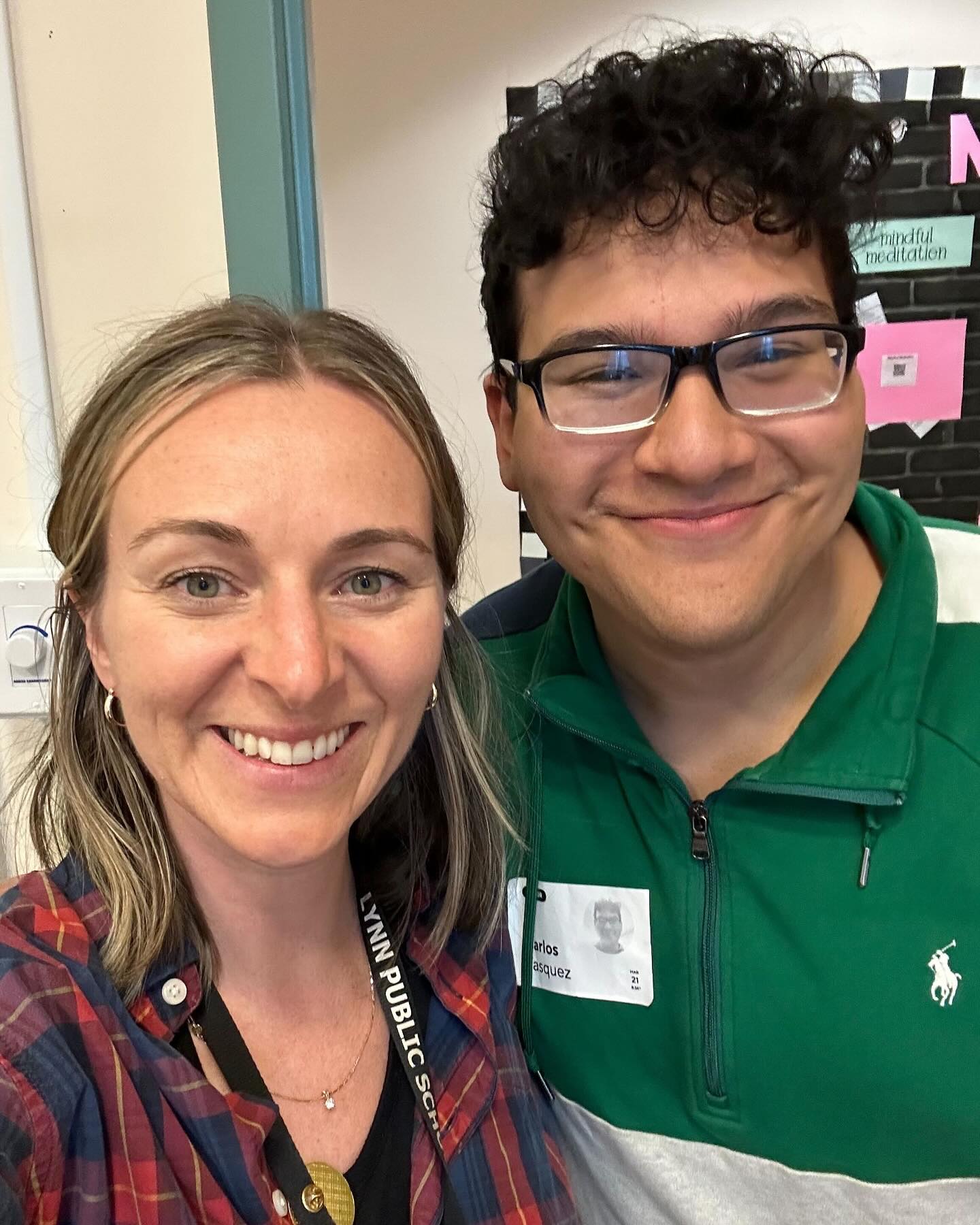 This week we supported 25 talented, bright Lynn Classical High School seniors to complete their MASFA applications! 👏🏽👏🏽👏🏽 This will bring students $250,000 💵💵💵 in state financial aid (average award at community college is $7,500 and average award at state college is $14,000 which covers full tuition)- making college possible! All of the students are first in their family to go to college. We were moved by their determination despite the obstacles and are so excited to support them on this step towards their bright futures 🌟
Special s/o Lynn counselors @jackiebfisher, Ms Alex and Ms Paola for all their work in making this MASFA clinic a success. We love partnering with you and see your dedication to your students!
Our goal is to support 100 students to complete their MASFA applications this month before the priority deadline of May 1. Let us know if you want to bring a MASFA clinic to your high school!
#padelante #multilinguallearners #collegeaccess #newcomer #futurecollegestudent #multilingual