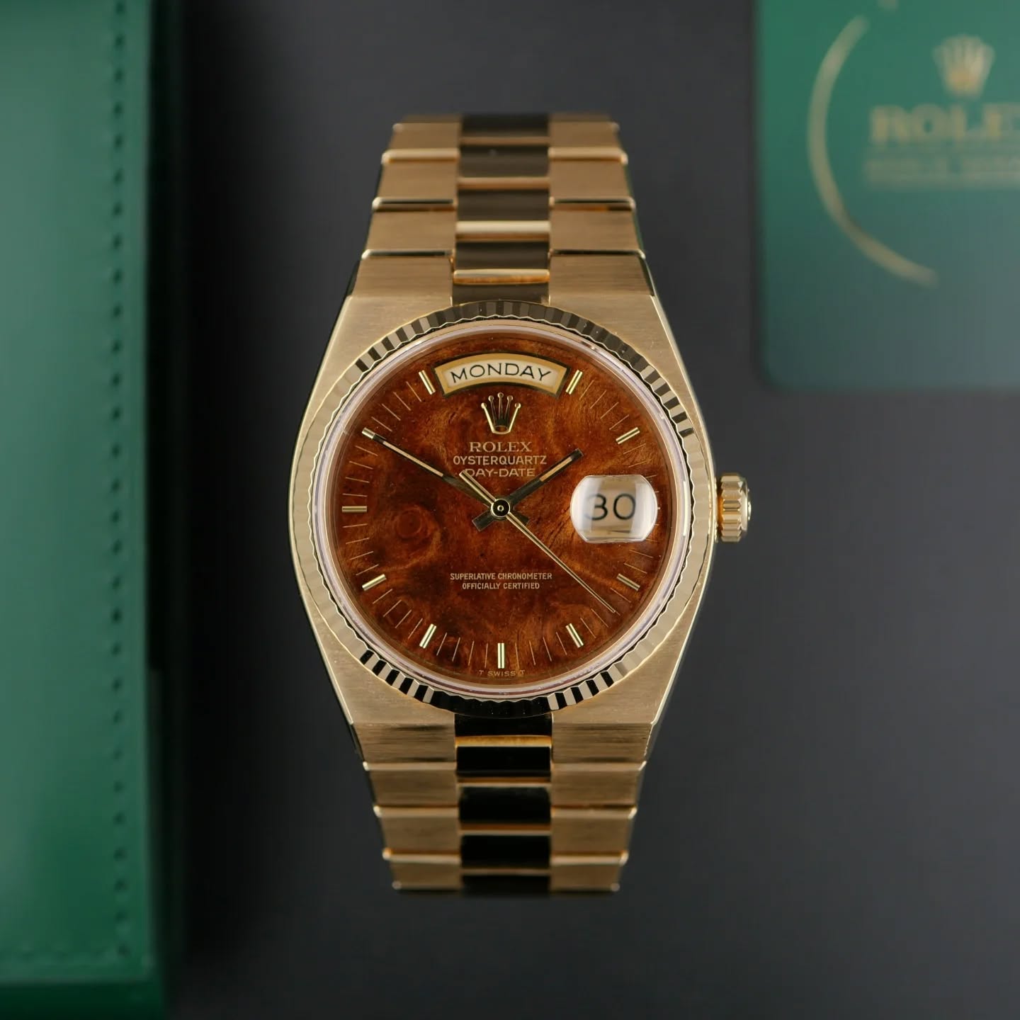 Rolex Oysterquartz Day-Date 'burl'
⌚ Rolex Service box and papers (2025)
⌚ Burl birchwood dial
⌚ Year: 1983
⌚ Excellent condition
#Rolex #daydate #oysterquartz #vintage