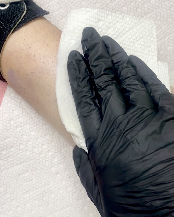 One of my fave walk ups from the Louisville Tattoo Festival 🫶 Thanks to everyone that came by! 🐈⬛💜