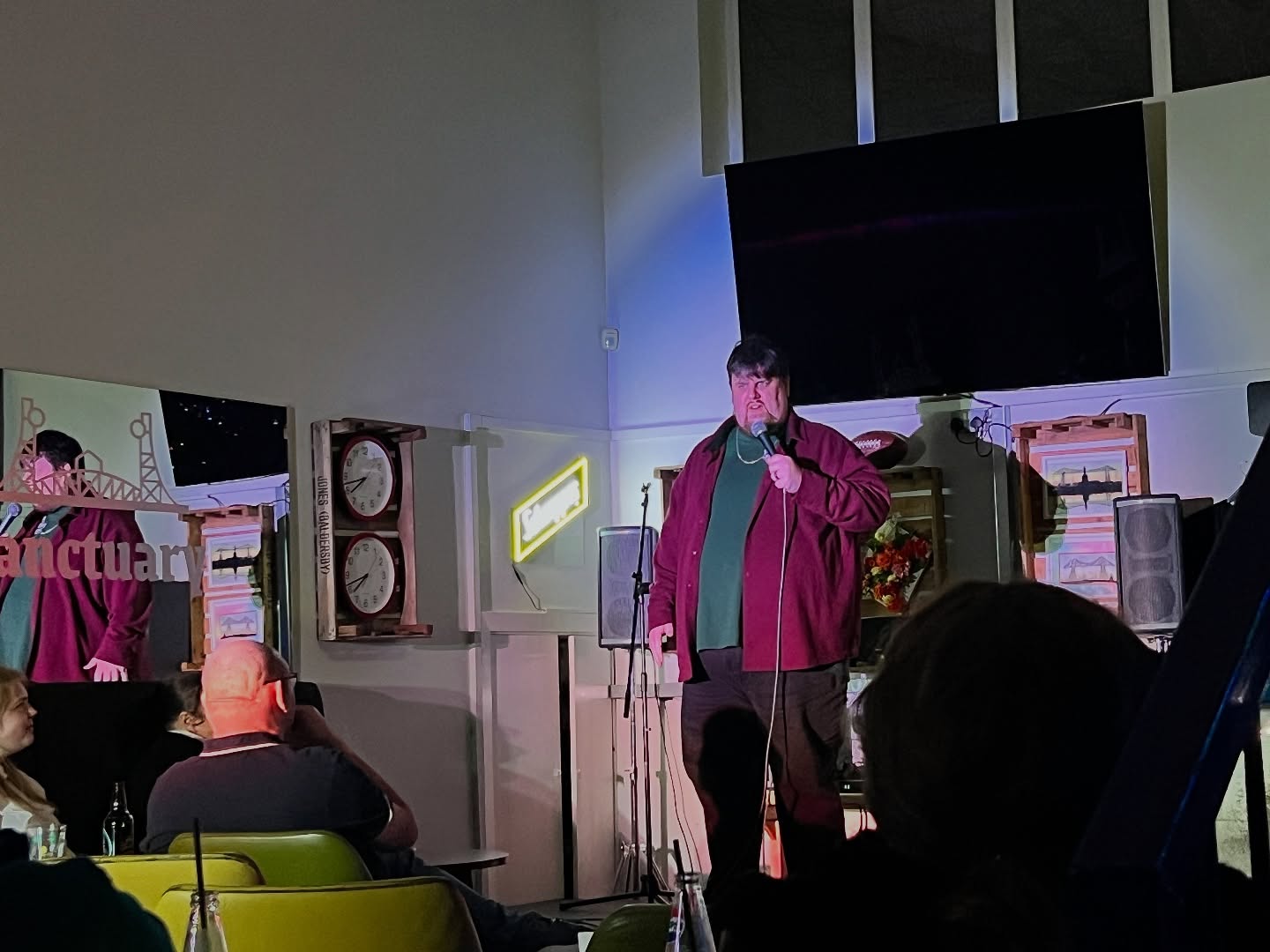 Top night at @chapelwhitehousest last night in the Sanctuary Sports Bar. Thank you to those who bought tickets and turned up … to those who bought tickets and didn’t turn up … Doyle’s!
Huge thank you to our fab acts Jack Fox, Joe Casey, Pamela Tracey, Liam Senior, and closing act Jake Donaldson who did fantastic.
Next night is July 27th. Tickets on sale at @jokepit