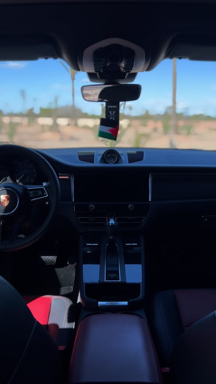 Luxe, performance et adrénaline… Tout est prêt, il ne manque plus que vous ! 🚗💨
Contactez nous et réservez votre Porsche macan maintenant!
+212 7 01 01 03 03
.
.
#voituredeluxe #marrakech #locationvoiture #rentcar #cars #locationvoituredeluxe #voiture #porsche