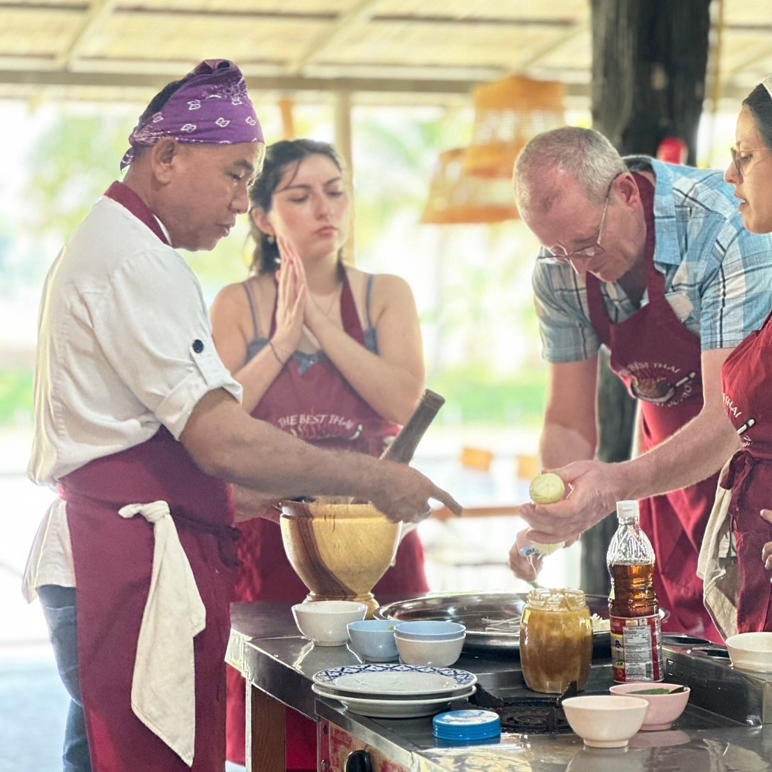 Crunchy, spicy, and oh-so-refreshing! 🥗🔥 Who else loves Som Tum? 😋 #thaïfood #thaifood #thai