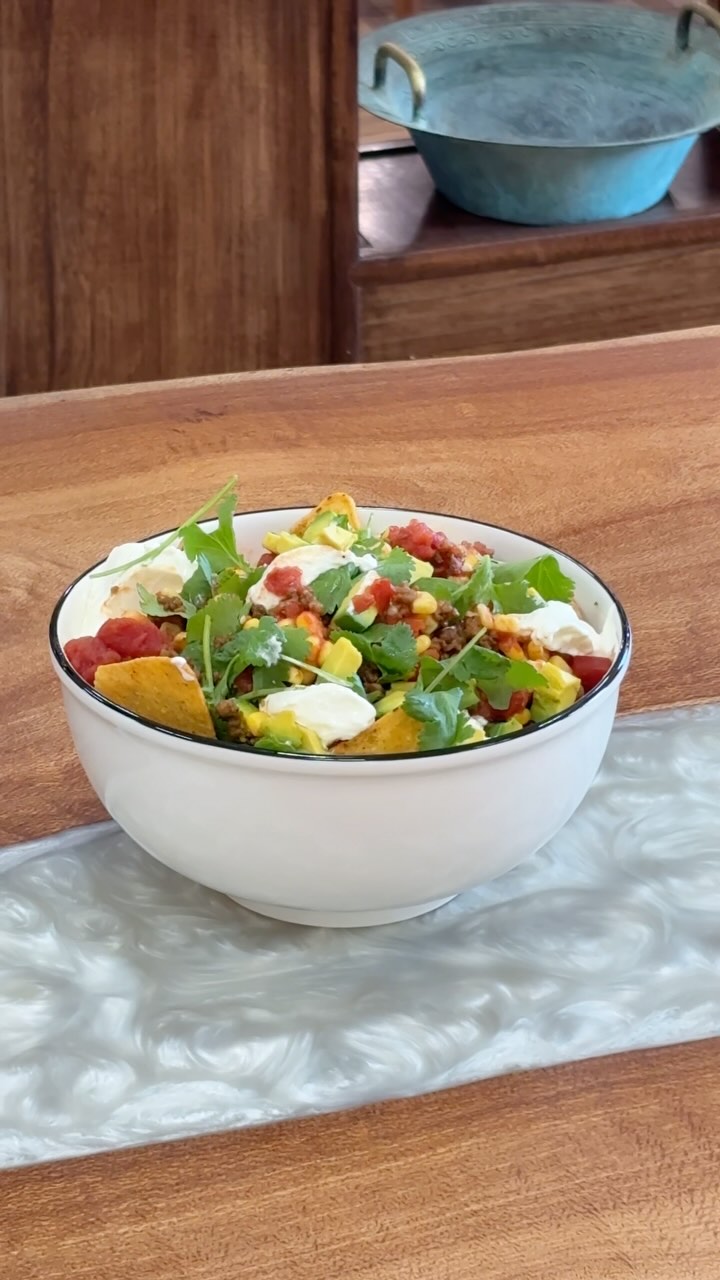 A dollop of hummus, smooth and bright,
With veggies so fresh, it’s pure delight!