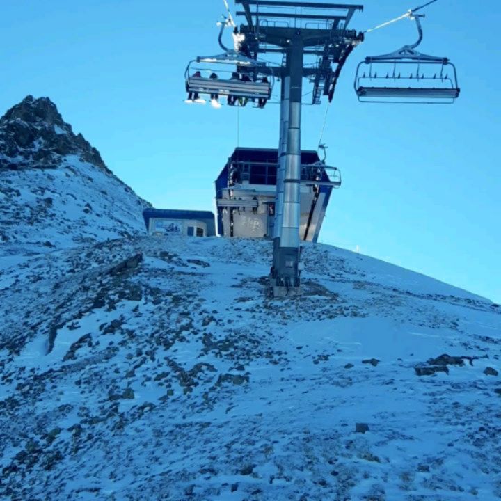 Fetzblaue Himmel und jede Menge (Neu)Schnee - Januar, du warst uns ein wahrer Winter-Genuss ❄☃️🤍
#winterwonderland #mountainlovers #winterinthemountains #snowymountains #powpow #visittirol #visistaustria #naudersunddu #snowlovers