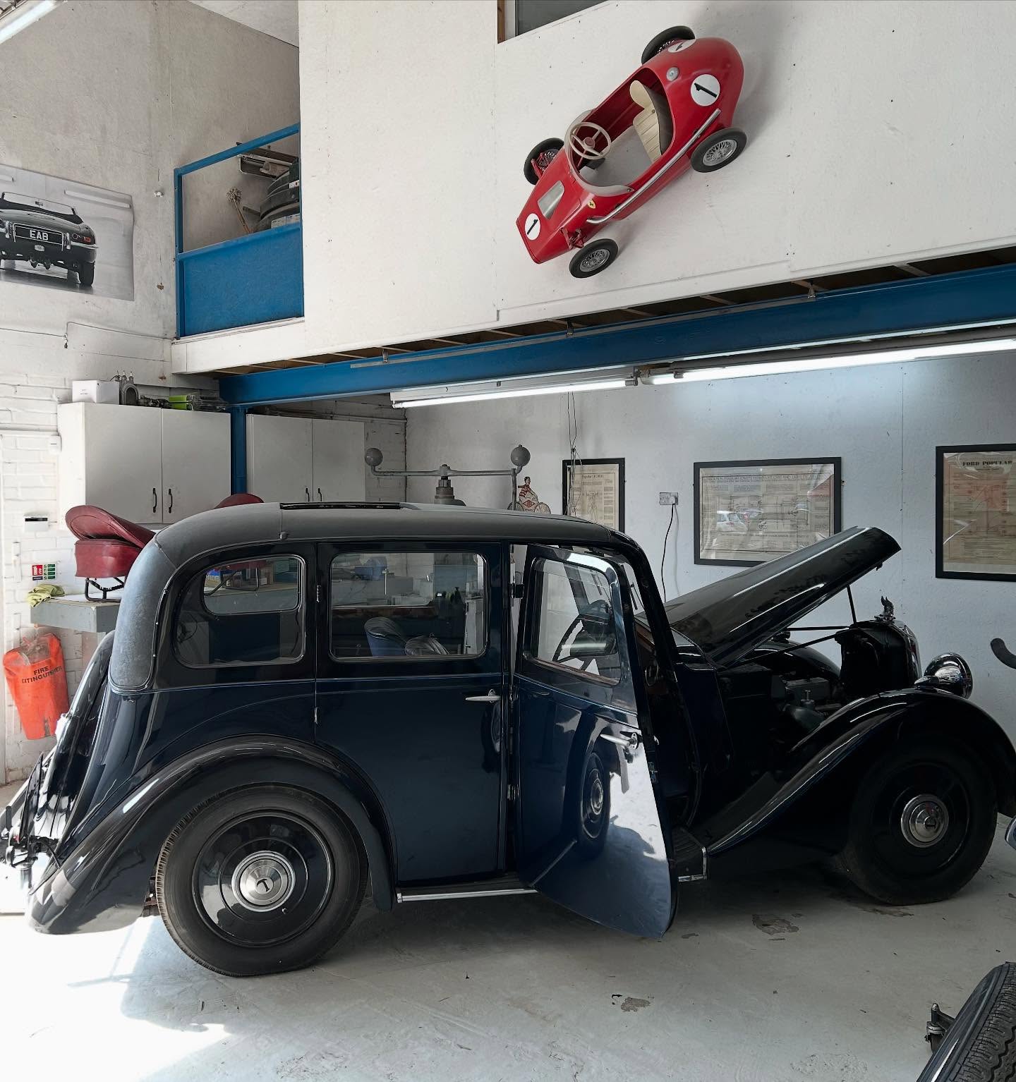 Some beautiful sunshine creeping into the workshop this morning. Adding seatbelts to the Lanchester for added safety
.
.
#lanchester #seatbelt #installations #classiccar #classiccars #classiccarsdaily #restoration #fabrication #paintwork #carsofinstagram #vintagecars #photooftheday #vintage
#metalshaping #panelbeating