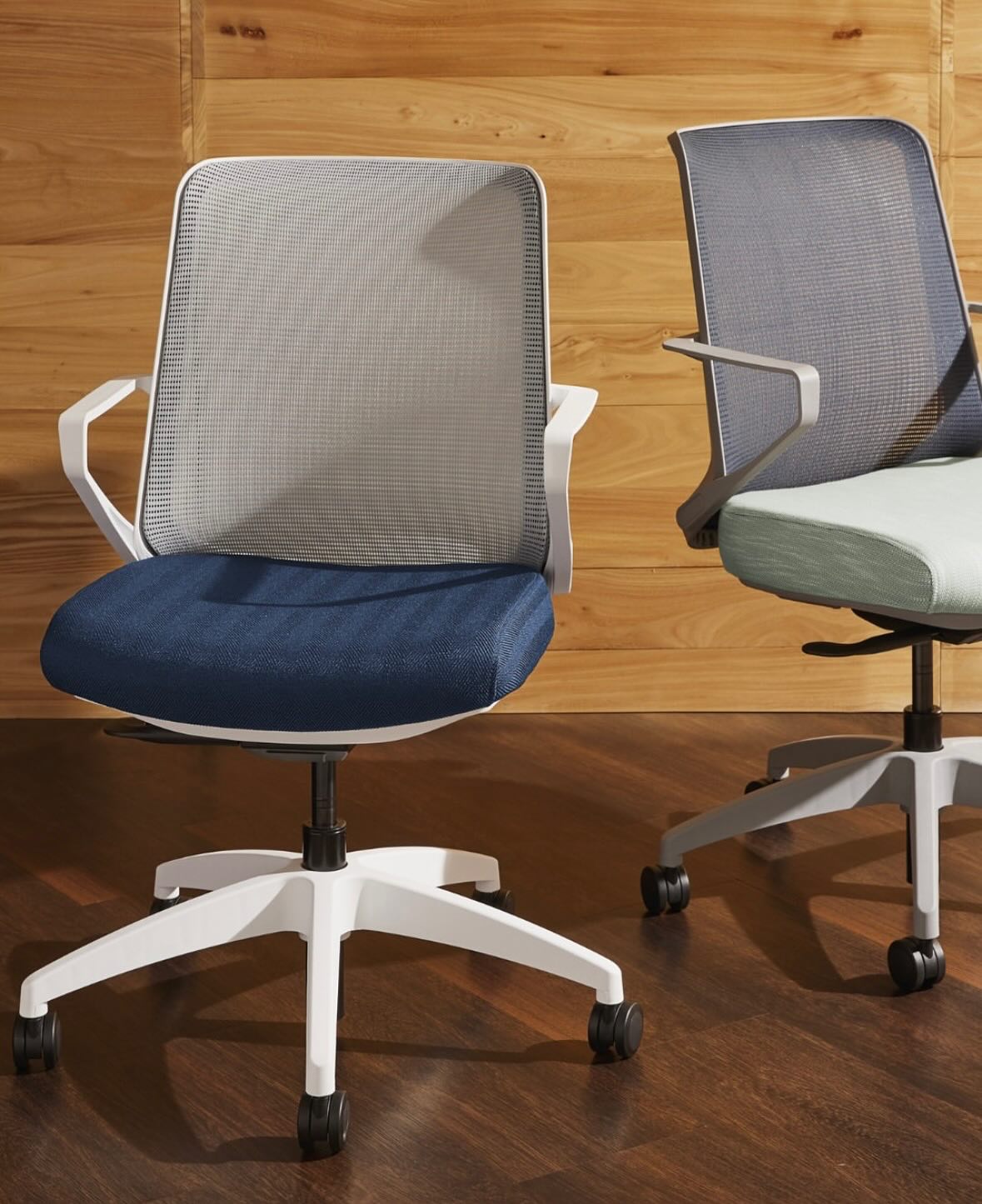 The @honcompany Cliq task chair- effortless comfort, intuitive design.
Where form and function come together for a seamless sitting experience. With its weight-activated control, 4-way stretch mesh, and minimalist frame, Cliq automatically adapts to your movement, providing instant support without the need for manual adjustments. No complicated settings. Just effortless comfort that keeps up with you-whether you’re collaborating, focusing, or simply taking a moment to recharge.