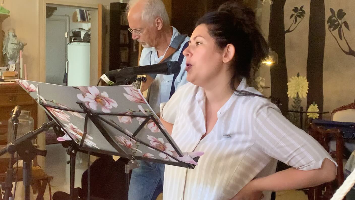 Schwarze Katzen bringen Unglück - diesen Aberglauben findet man fast in jedem Land!
Aber nicht in diesem Fall 😍
SchwarzKatz bringt Glück und Freude! Versprochen ❤️❤️❤️