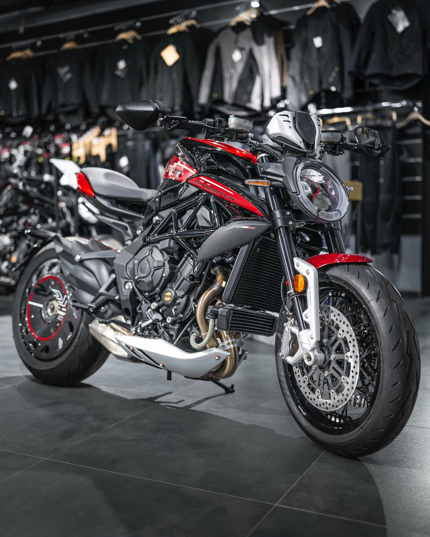 Aggressive by nature. Refined by design. The MV Agusta Dragster RR is here, and it’s impossible to ignore. Ready when you are.
#wheelsofarabia #mvagustauae #mvagusta #mvagustamotor #motorcycleart #Dragster800RR #Dubai #Abudhabi #UAE #UnitedArabEmirates