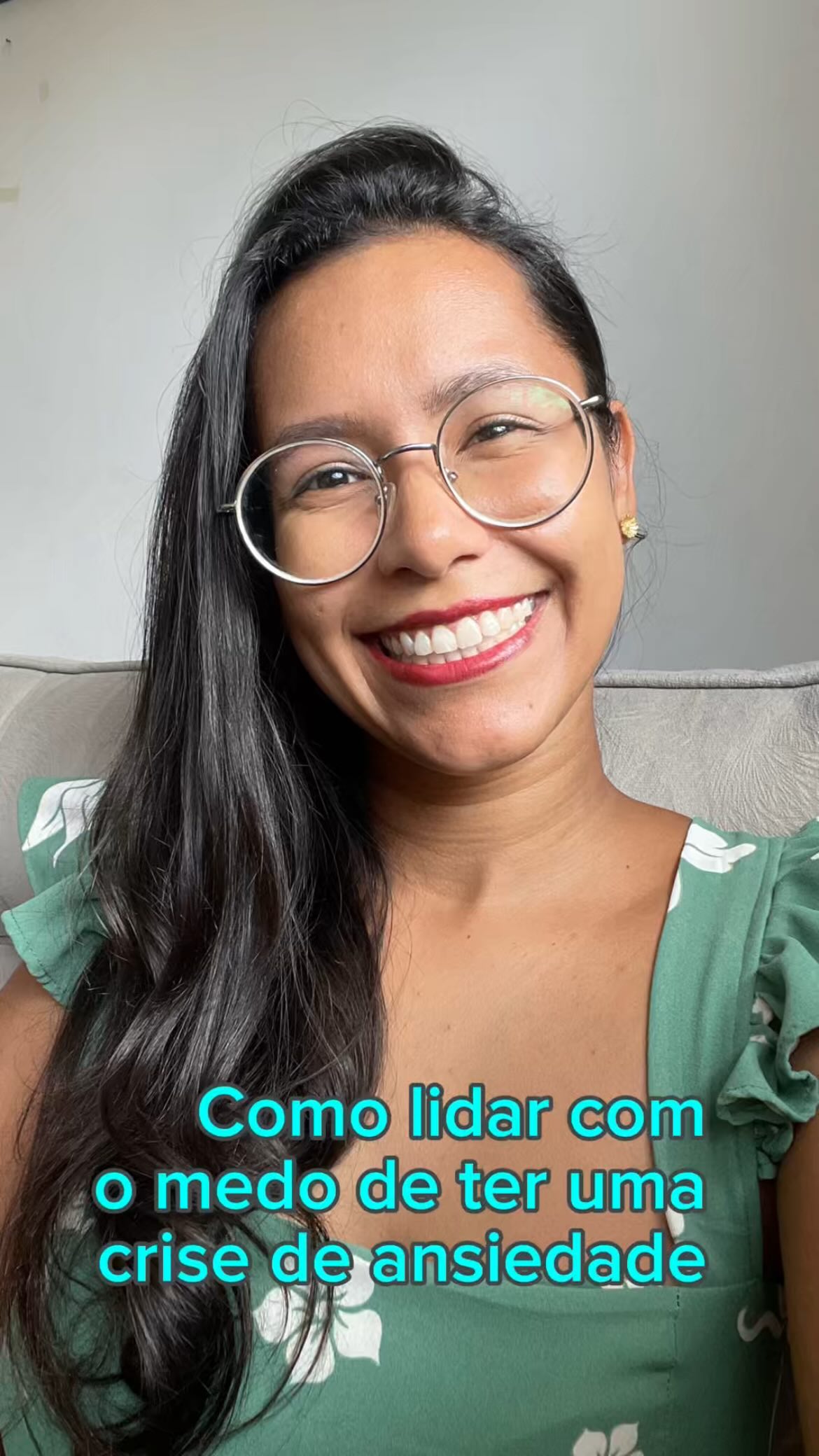 Se você também não tem conseguido fazer algumas coisas que fazia antes devido ao medo de ter uma crise, passar mal ou algo nesse sentido acontecer com você, assiste até o final para saber o que você pode fazer sozinha. Mas lembre-se que se a ansiedade está muito elevada, pode ser importante o acompanhamento de um profissional especializado. Se você quiser conhecer meu trabalho clica no link do meu perfil para falar comigo e saber como funciona o tratamento para ansiedade. 💬
#ansiedade #crisesdeansiedade #tratamentoparaansiedade #psicologaonline #psicologoemvalparaisodegoias