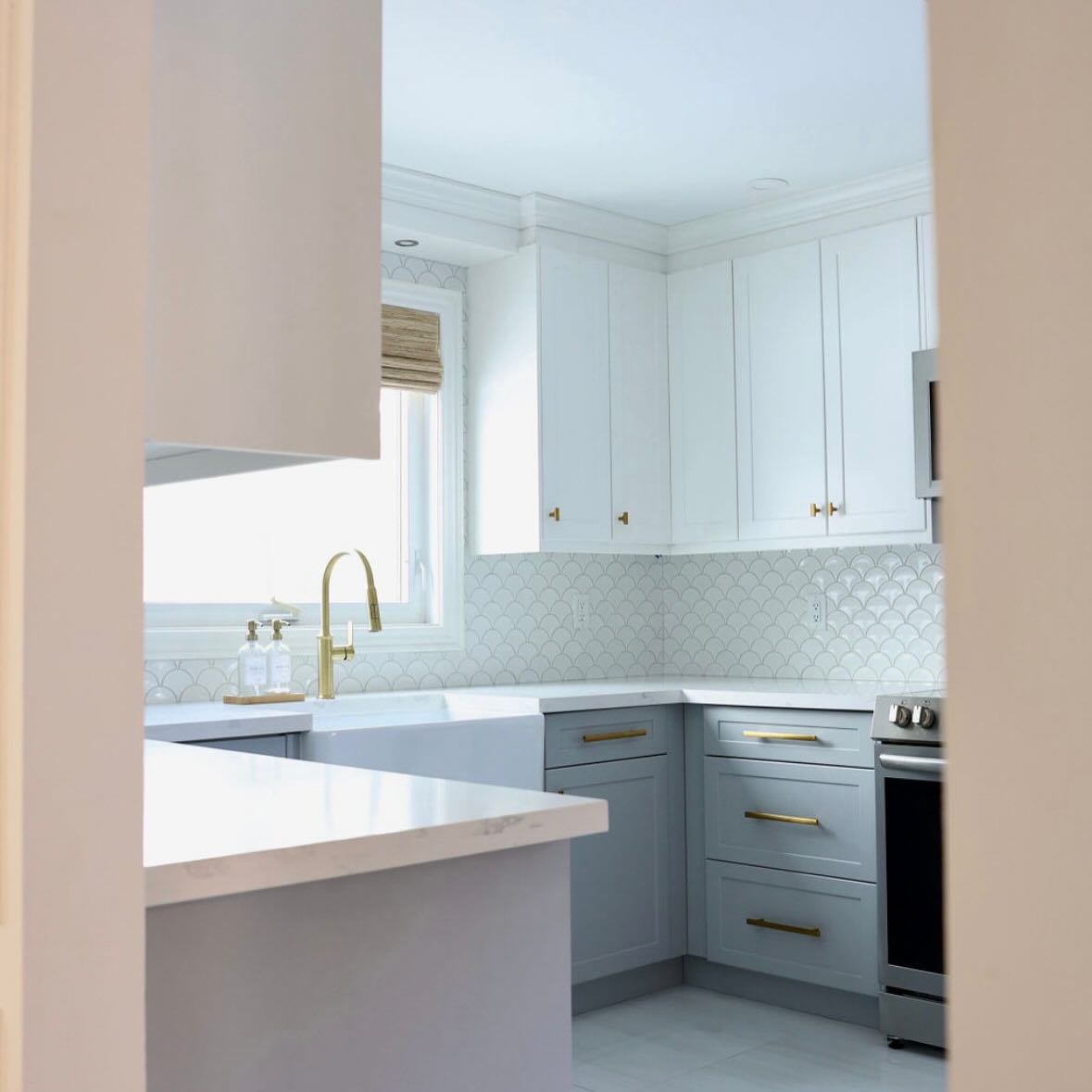 We pulled out all the stops for this returning client!
This light and airy kitchen is always ready for spring!
.
.
.
.
.
#customkitchen #customcabinetry #customcabinets #whiteinterior #quartz #quartzcountertops #tiledesign #tilefloor #carpentry #customcarpentry