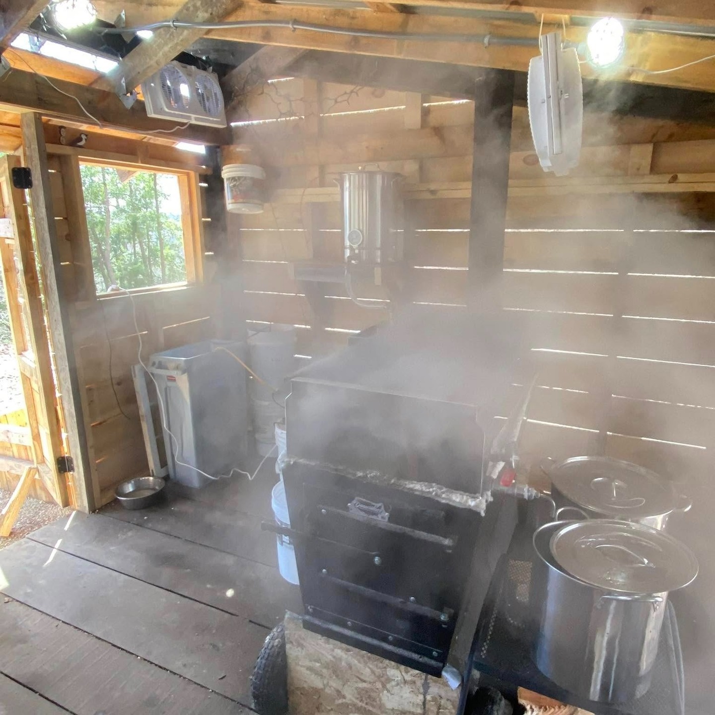 Final boil on the evaporator for the season (moved on to the turkey fryer 🤣). Syrup will be available for purchase soon!!!