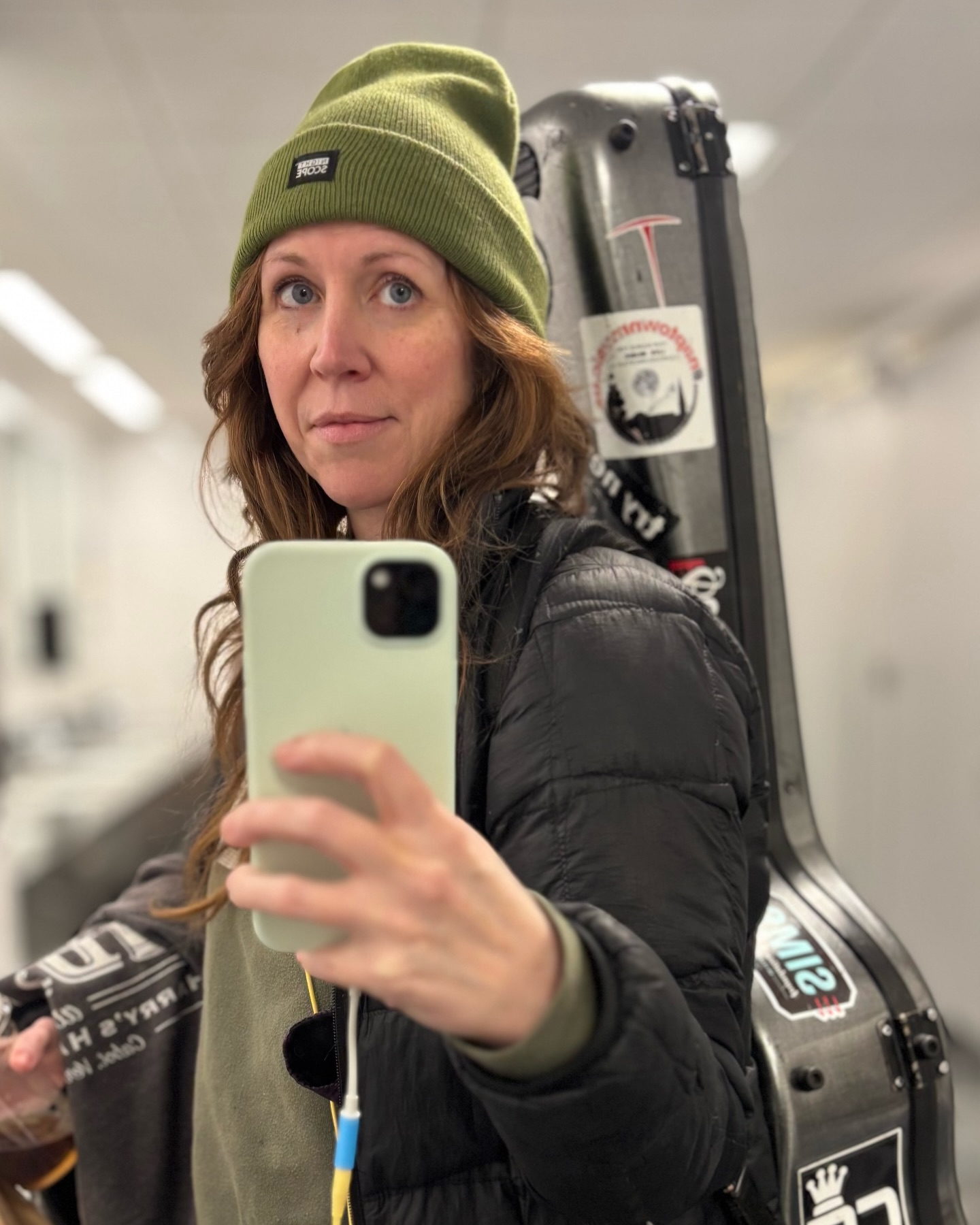 JFK bathroom lighting isn’t nearly as good as LGA, but in any case I’m SO HAPPY & RELIEVED to be getting on a flight, w/ all my bags (yesterday I failed), to finally be touring again after 9.5 months! Yes I already miss my adorable baby to a traumatizing degree so please make it worth it and GET THOSE TICKETS!!! (Plus save $) See you soon: SEATTLE, BEND, PORTLAND, MONMOUTH!!! Tix links: click my website in my bio.
And yes I’m old school and prefer my wired earbuds.
Also, there’s one spot left for the songwriting/performance masterclass Mer & I are teaching in Portland!