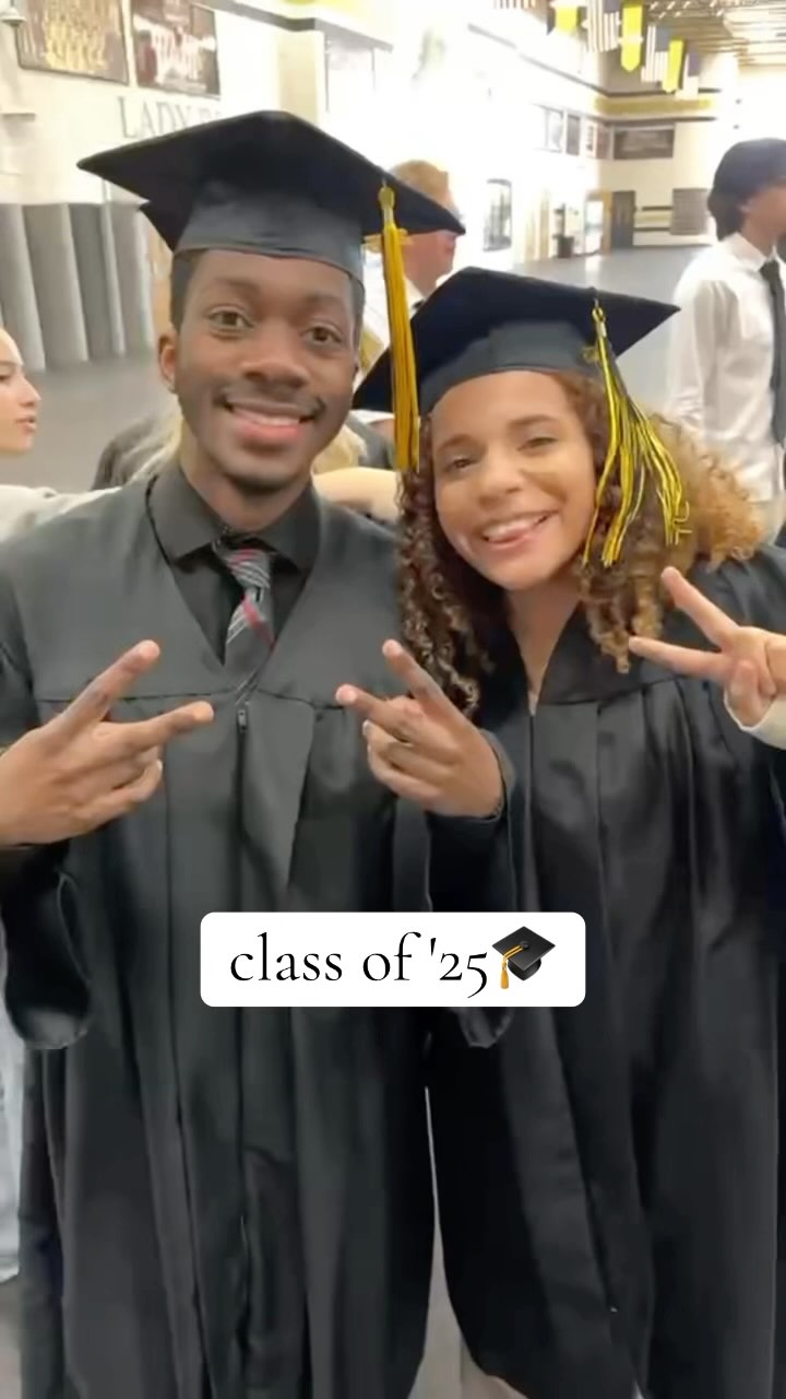 Cap and Gown picture day for the class of 2025 today!๐๐