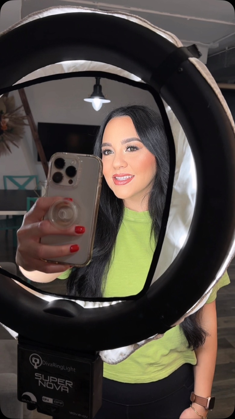 We love seeing our clients take selfies!
Makeup by @bellawithcarmen
-
#mua #makeup #beauty #tips #tricks #beautytips #blonde #girl #eyemakeup #lashes #contour #beforeandafter #phoenixmakeupartist #phoenixmua #arizonamakeupartist #arizonamua #arizonabrides #bridalmakeup #brides #makeupclasses #makeuptutorial #hair#makeuplooks #bellamakeup #teambellamakeup