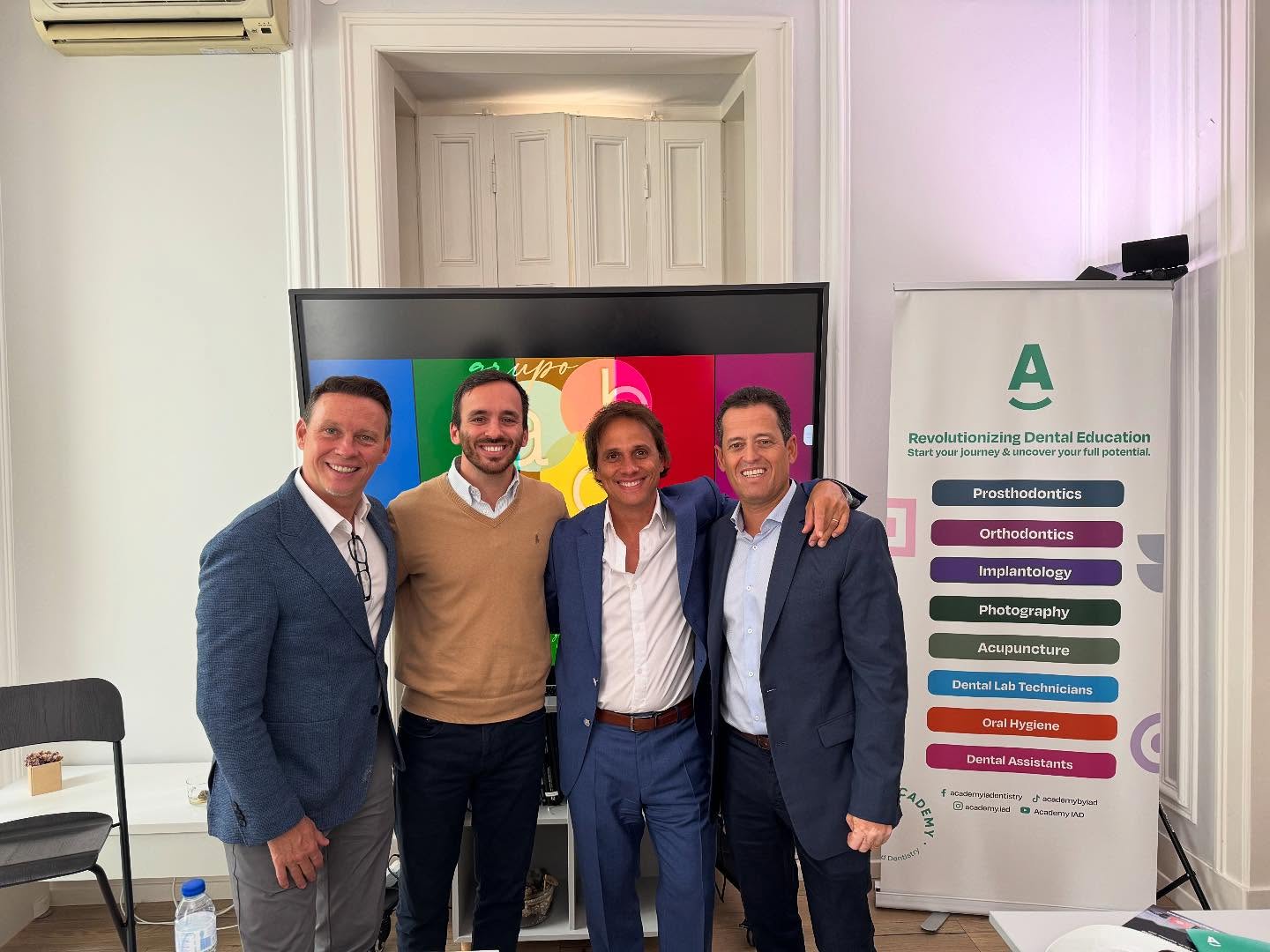 Em 2016, estive pela primeira vez com o @grupoabcdental a frequentar um curso de reabilitação oral. Desde então têm sido a minha inspiração para realizar os casos complexos que faço no meu dia-a-dia e 9 anos depois foi um prazer rever o @dranibalcapusotto @drgermanalbertini e o @drdiegobechelli em mais um curso fantástico que em muito vai contribuir para aperfeiçoar a minha prática clínica diária.
—————————————————————————————
In 2016, I attended an oral rehabilitation course for the first time with @grupoabcdental. Since then, they have been my inspiration for tackling the complex cases I handle in my daily practice. Nine years later, it was a pleasure to reunite with @dranibalcapusotto @drgermanalbertini and @drdiegobechelli at yet another fantastic course, which will greatly contribute to improve my daily clinical practice.
#dentistry #education #grupoabc #oralrehabilitation