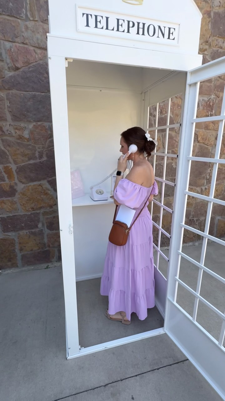 The phonebooth was a huge hit at the @wedsociety.austin event this morning!
Love seeing people’s faces light up when I tell them we capture audio messages and great to meet so many members of Austin’s wedding industry 🫶🏼✨