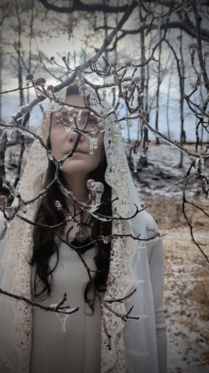 Unbinding. Unearthing. Undying.
Brigid's emergence into the light half of the year.
📷 @oceanqueen2774
#imbolc #brigid #goddessworship #goddessembodiment #praytothewilds #pagan #ritual #worshipinthewoods #myallegiancetonatureistotal #intothelight #springthaw #undead #bonejewelry #copperjewelry #ritualadornment