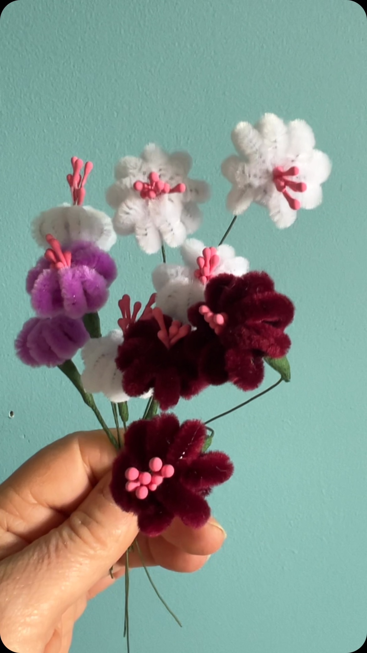 Les fleurs en fils de chenille , le printemps ma saison🌸
Explorer de nouvelles matières en diy et s’amuser à créer de fleurs pour des bouquets colorés.
#diyannecy#flowers#ateliercreatifannecy#fildechenille#diyflowercraft #vacancescréatives#vacancescreativesannecy #vacancescréatives