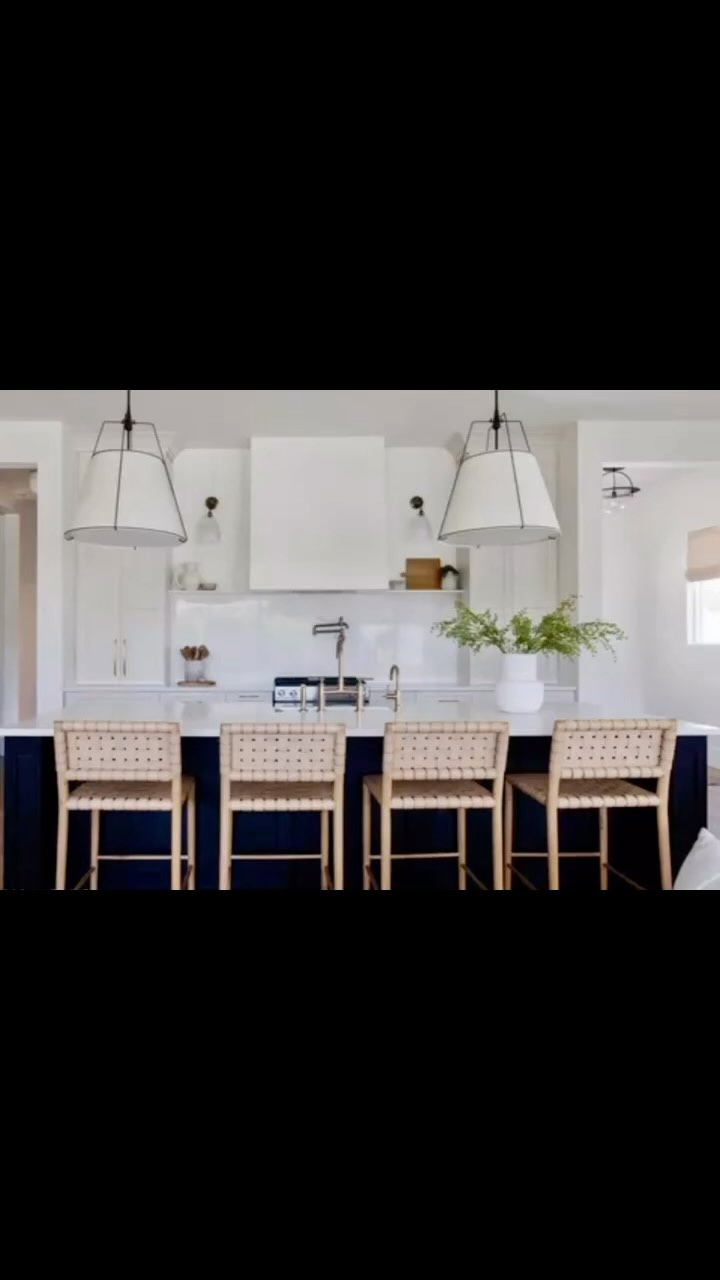 I love! #paintedcabinets #classickitchens #classickitchen #designerkitchen #designerkitchens #kitchensofinstagram #kitchendesign #kitchendesignideas