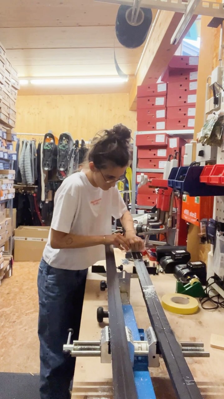 Vor dem Verkauf werden die Langlaufski frisch getunt, damit es auf der Loipe läuft 👏🏼.
LETZTE CHANCE ❗️Ab jetzt bis Saisonende -20% auf Langlaufski und Langlaufschuhe.