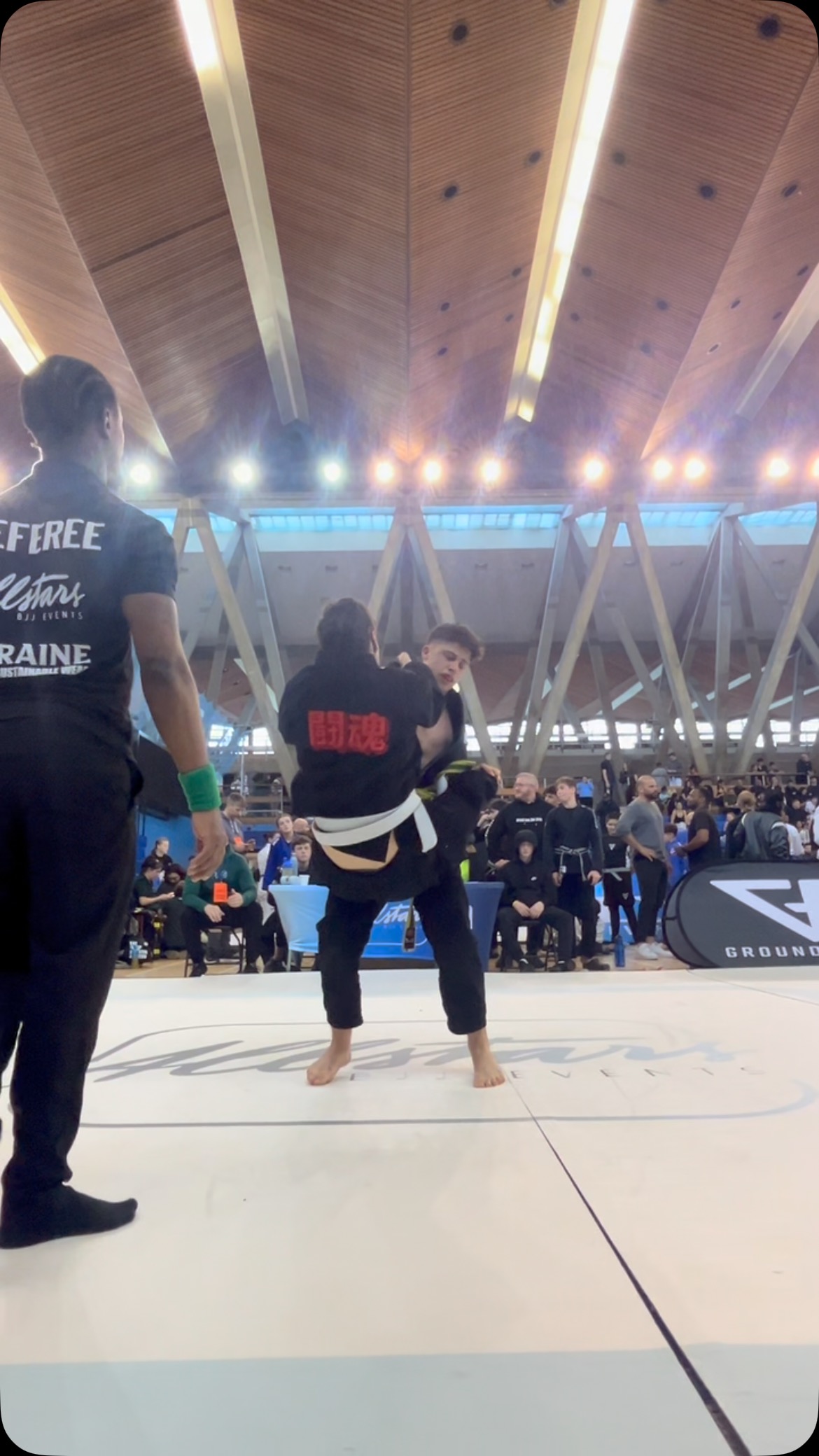 Well done to @luke_seely and Oscar for fighting in allstars European šŖš»šŖš»
Tough fights all round. Congratulations Luke for getting š„at his first competition.
Thank you @matthewdignum for coaching both athletes!!!
Enjoy some highlights from Lukeās fights :)
#checkmatbjj #bjj #ibjjf #allstarbjj #fighting #competition #bjjcompetition