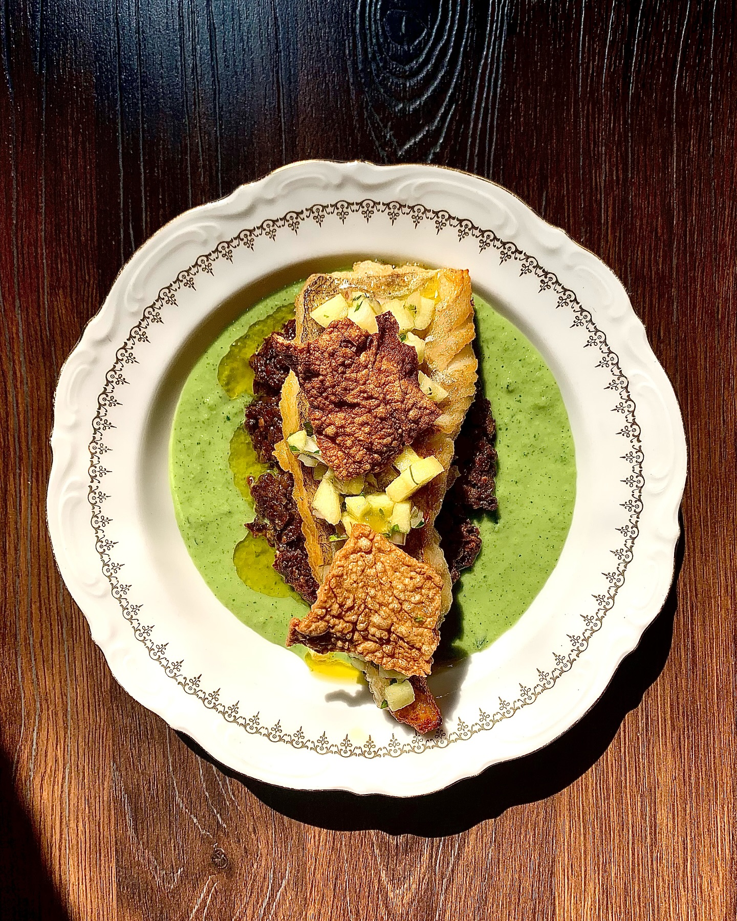 Filet de merlu, gaspacho concombre et menthe, palet de lentilles et champignons, sauce vierge pommes granny
#lyon #lyon3 #restaurant #lyonfood #food #seafood #bistro