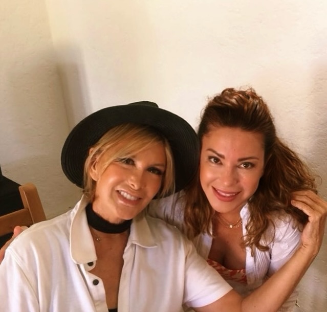 Canim Filiz ablam @filizakink yoklugunuz oyle buyuk ki. Sohbetlerimiz, bana ogutleriniz, seyahatlerimiz anilarda kaldi artik. Ama sizinle gecirdigim her an bana hediye oldu. Dunyanin en zarif, en guzel insanlarindan biriydiniz ve kalbimde hep oyle yasayacaksiniz. Mekaniniz cennet, eminim. Allah Sonmez beye, Ilker’e @ilkerinanoglu ve tum sevenlerine sabir versin 🙏❤️🧚🏻♀️
#filizakın #ilkerinanoğlu #aylinlivaneli