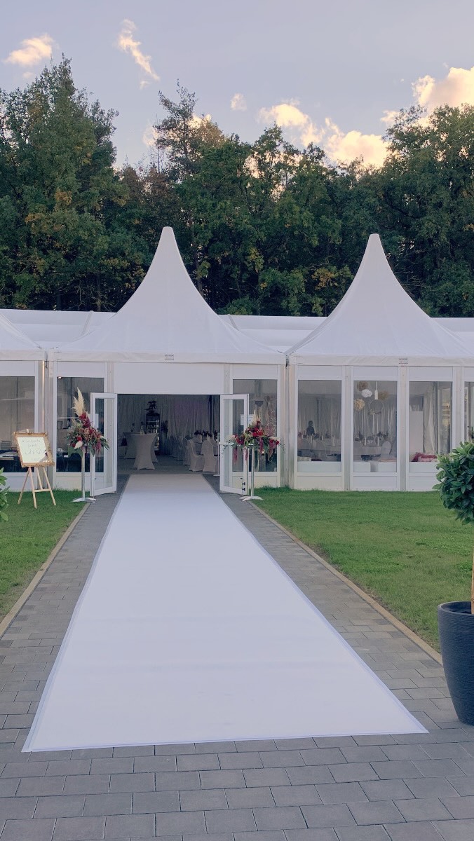 FREIE TERMINE 2025! 💫
!Jetzt Last Minute Rabatt sichern!
Alle Brautpaar, die noch dieses Jahr heiraten wollen, aufgepasst‼️ Wir haben für dieses Jahr noch kurzfristig vier freie Samstage zur Verfügung. Es handelt sich hierbei um folgende Tage:
• Samstag, 07.06.2025
• Samstag, 05.07.2025
• Samstag, 09.08.2025
• Samstag, 13.09.2025
Ihr sucht noch eine außergewöhnliche Location und einer der beiden Tage kommt für euch infrage? Dann meldet euch über unser Kontaktformular auf unserer Website!
PS: Selbstverständlich sind nicht nur Brautpaar willkommen. Ihr plant euren Geburtstag größer zu feiern oder eure Firma sucht noch einen passenden Ort für das jährliche Sommerfest, dann meldet euch! 🙌🏼🎉
Wir freuen uns auf eure Anfrage! 🥰
#hochzeitslocation #weddinglocation #eventlocation #zelthochzeit #gartenhochzeit #eventausstattung #hochzeitsausstatter #möbelvermietung #equipmentverleih #hochzeitwürzburg #würzburg #kitzingen #2event #wiesentheid #locationamwald #waldhochzeit #zelthochzeit #eventzelt