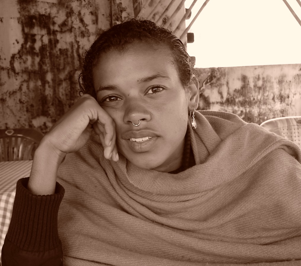 Day Dreaming in Rishikesh ✨2008✨
Durante mi segundo viaje a India 🇮🇳 que duró 10 meses desde Enero a Octubre 22, día de mi cumple que volví a Barcelona. Recuerdo que festejé doble por el cambio de hora... 🥳 Ahora ya voy por el séptimo, quién lo diría!
Esa vez estuve 10 meses, viajando por diferentes zonas remotas de ese gran subcontinente, viviendo aventuras increíbles y guardando recuerdos con mi cámara.
Miles de historias que se fueron tejiendo en ese país, con esa gente llena de color y vida... y con otros viajeros como yo en búsqueda de la esencia que allí se respira.
Tengo muuuuuuchas ganas de volver a Rishikesh y este otoño... SIiiiiii se viene otro Retiro de Yoga en esa tierra santa!
nina-adams.com 🕊️