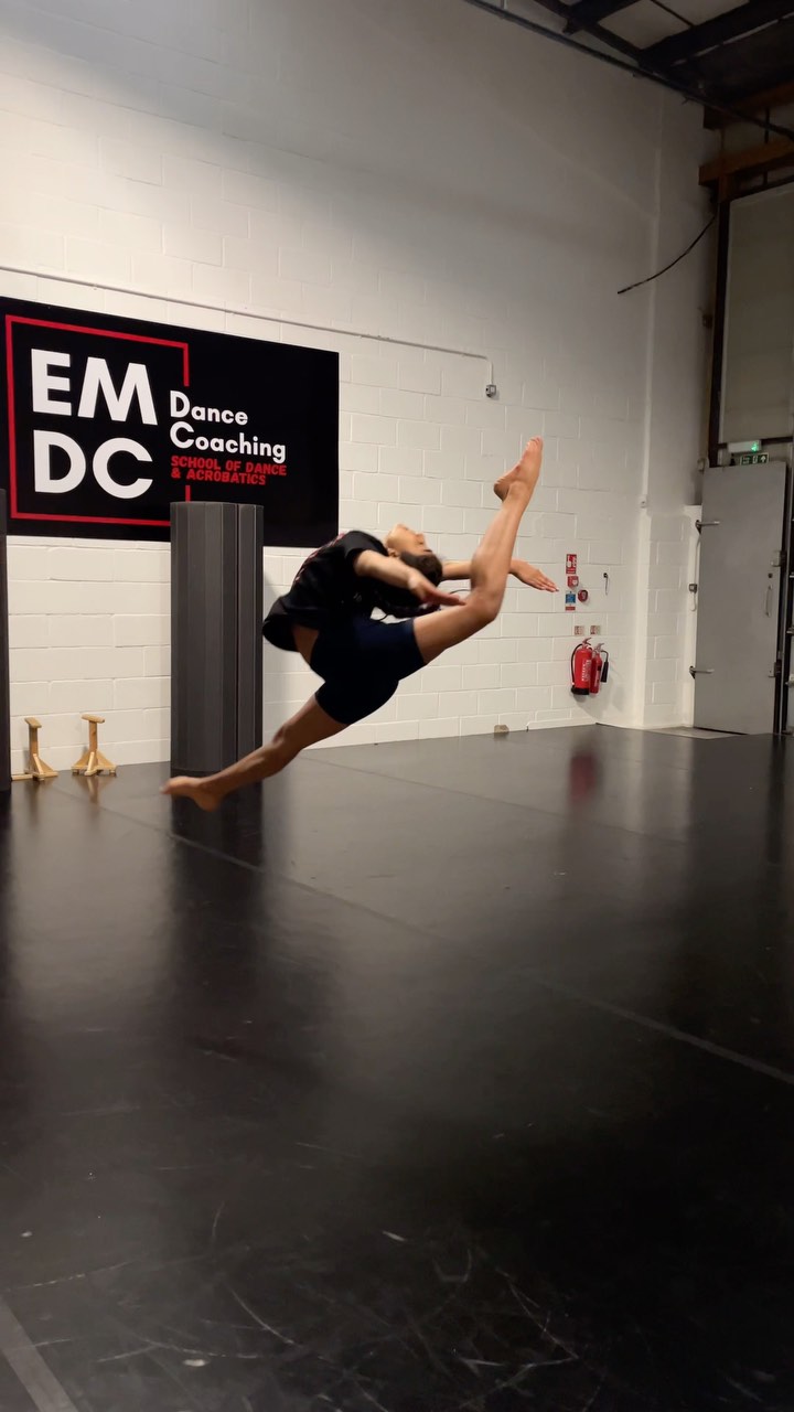 We’ve been TRAINING 💪💪💪
Our gorgeous Siya, only 9yrs old ✨😍😍
Keep working ❤️🖤🤍
#emdancecoaching #emdcdancer #miltonkeynes #miltonkeynesdance #dancemiltonkeynes #miltonkeynesmums #miltonkeynesbusiness #performingarts
