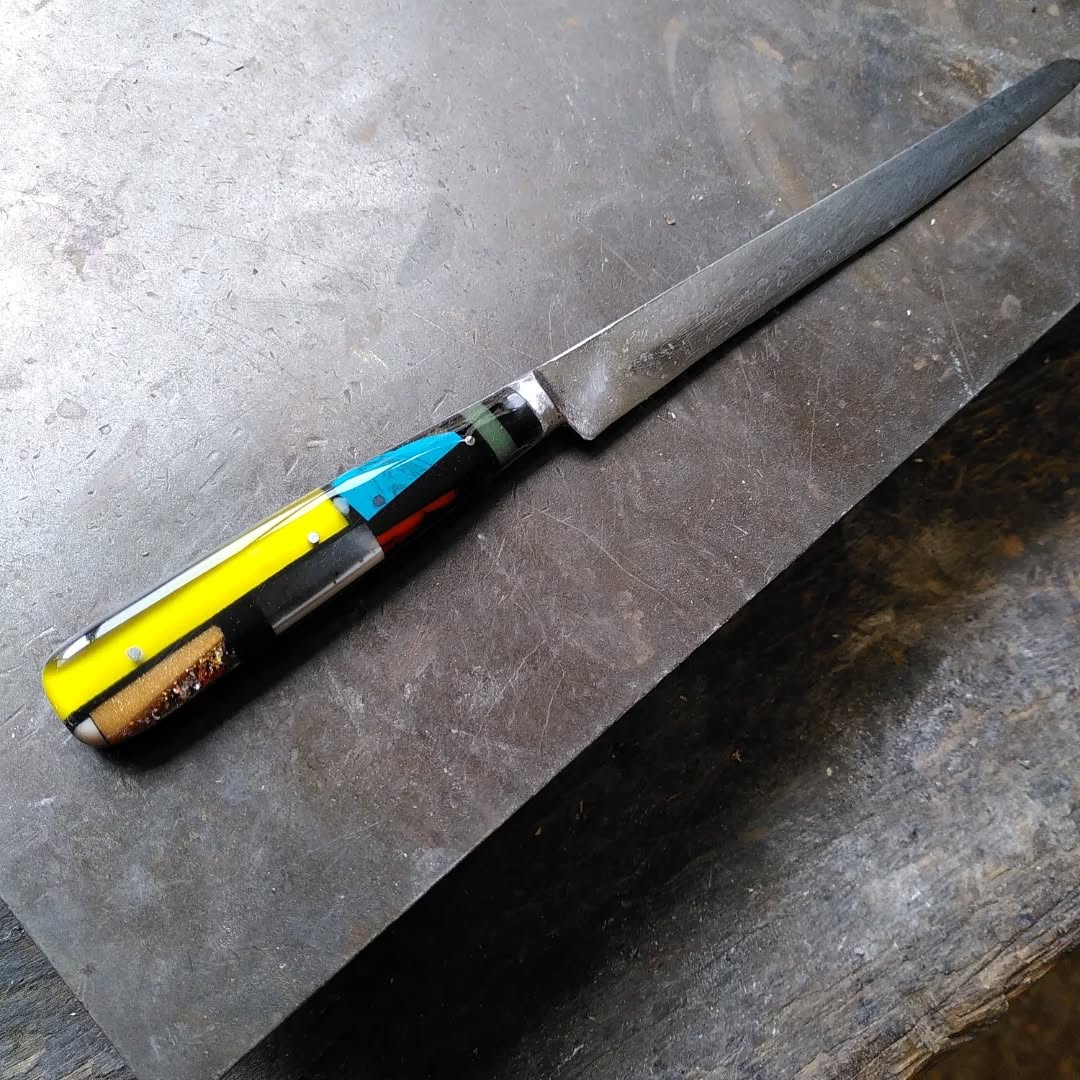 Lame ancienne, manche moderne
Lame de Solingen, manche en résine