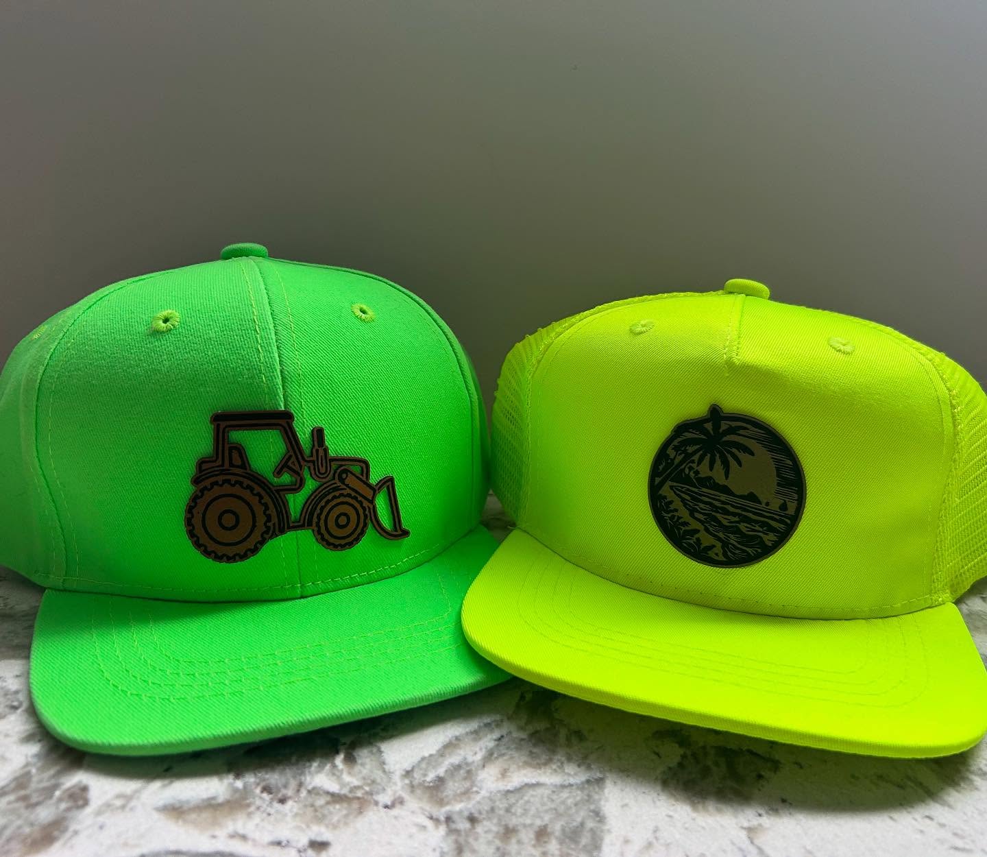 Happy Monday ☀️
The best hats for visibility at the beach, playground, mall etc!!