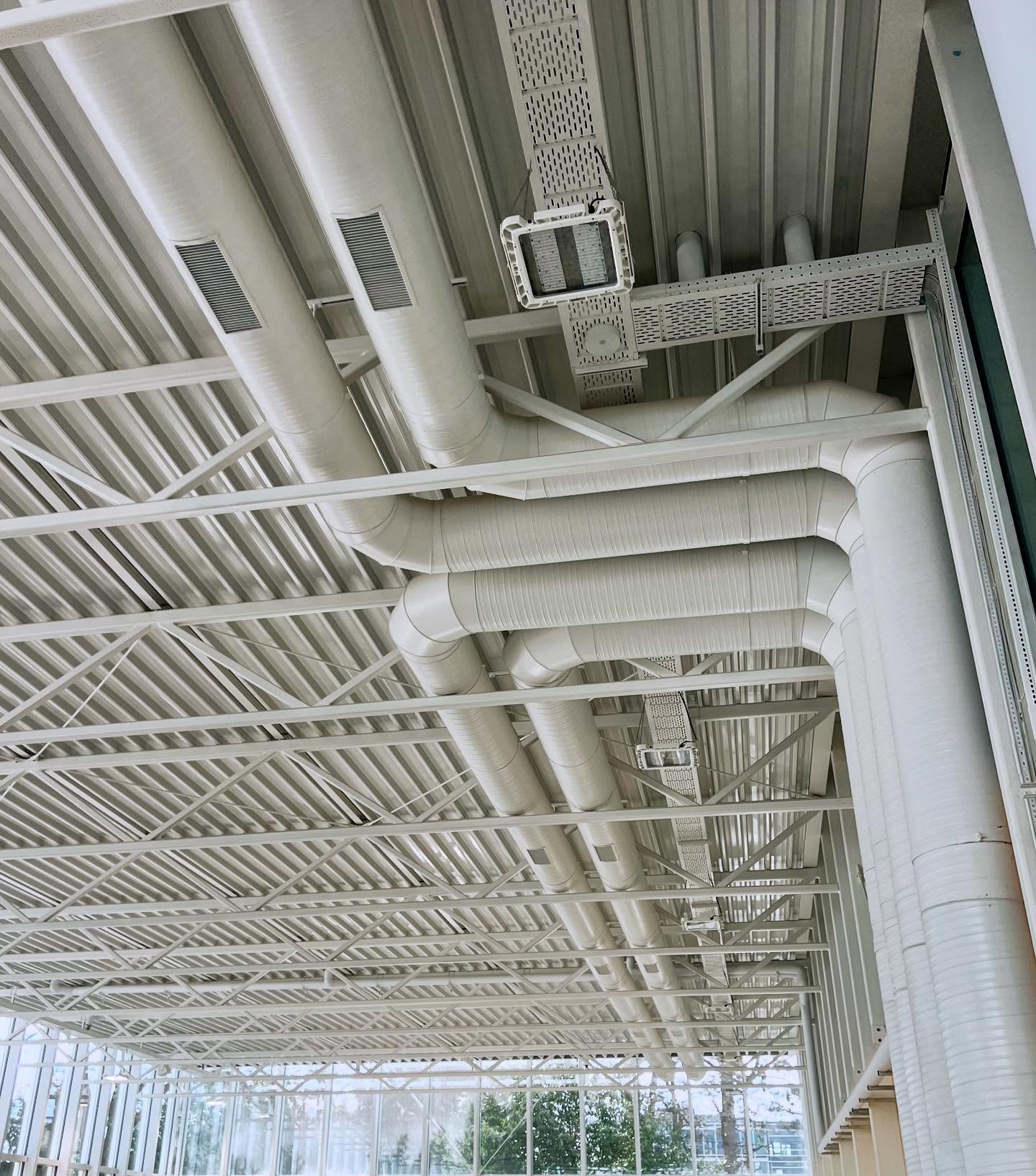 Mise en peinture de gaines de ventilation et de chemins de câbles avec des produits à l’eau 💦
Superbes résultats ❗️#peintureelectrostatique #electropainters #bestteam