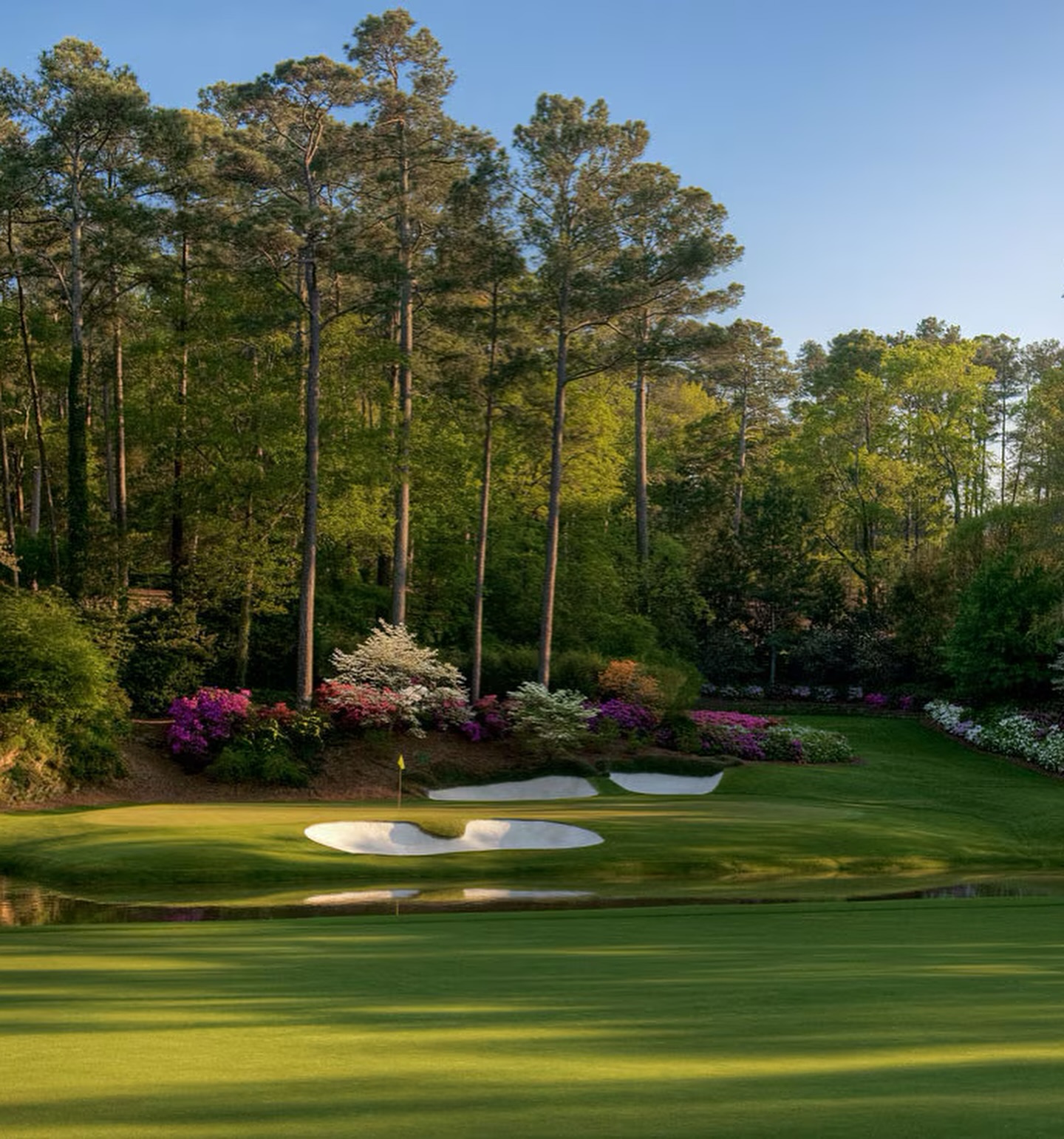With The Masters fast approaching, let’s take a look at one of the most iconic holes in golf – the 12th at Augusta! ⛳🔥
Golden Bell has tested the best players in the world for decades. The swirling wind, the narrow green, and Rae’s Creek waiting for anything short make this a true risk-reward challenge.
💭 What club are you hitting for this 155-yard shot?
🔹 7-iron – Play it safe?
🔹 8-iron – Attack the flag?
🔹 9-iron – High risk, high reward?
And where are you aiming? 🎯
⬅️ Left – Safe play, avoiding the water
⬆️ Middle – Straight at the flag
➡️ Right – Risky, but rewarding if executed
Drop your club choice and target in the comments! Would you play it safe or take on the Sunday pin? Let’s hear it! ⬇️🏌️♂️