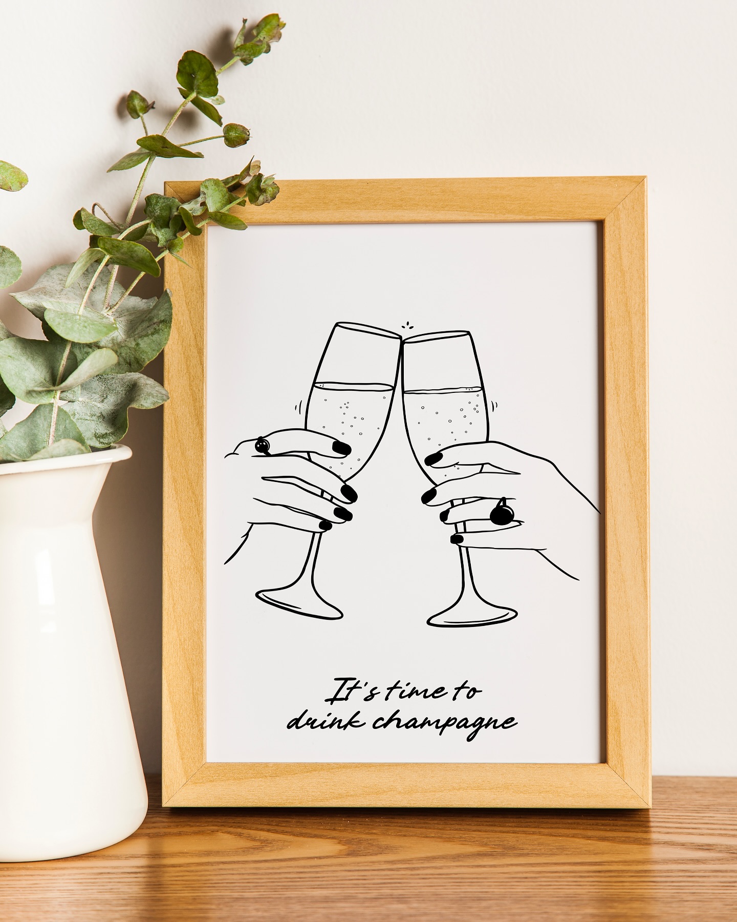 Parce qu’elle manquait cruellement à la collection vin, parce qu’il n’y a rien de plus festif qu’un verre de bulles, parce que vous me l’avez demandé, parce que j’en avais envie et parce que F*ck Trump 😉
Dispo en carte postale et affiche A5, A4 et 30x40 cm
#champagne #bulles #affiche #artprint #drawing #champagnelover