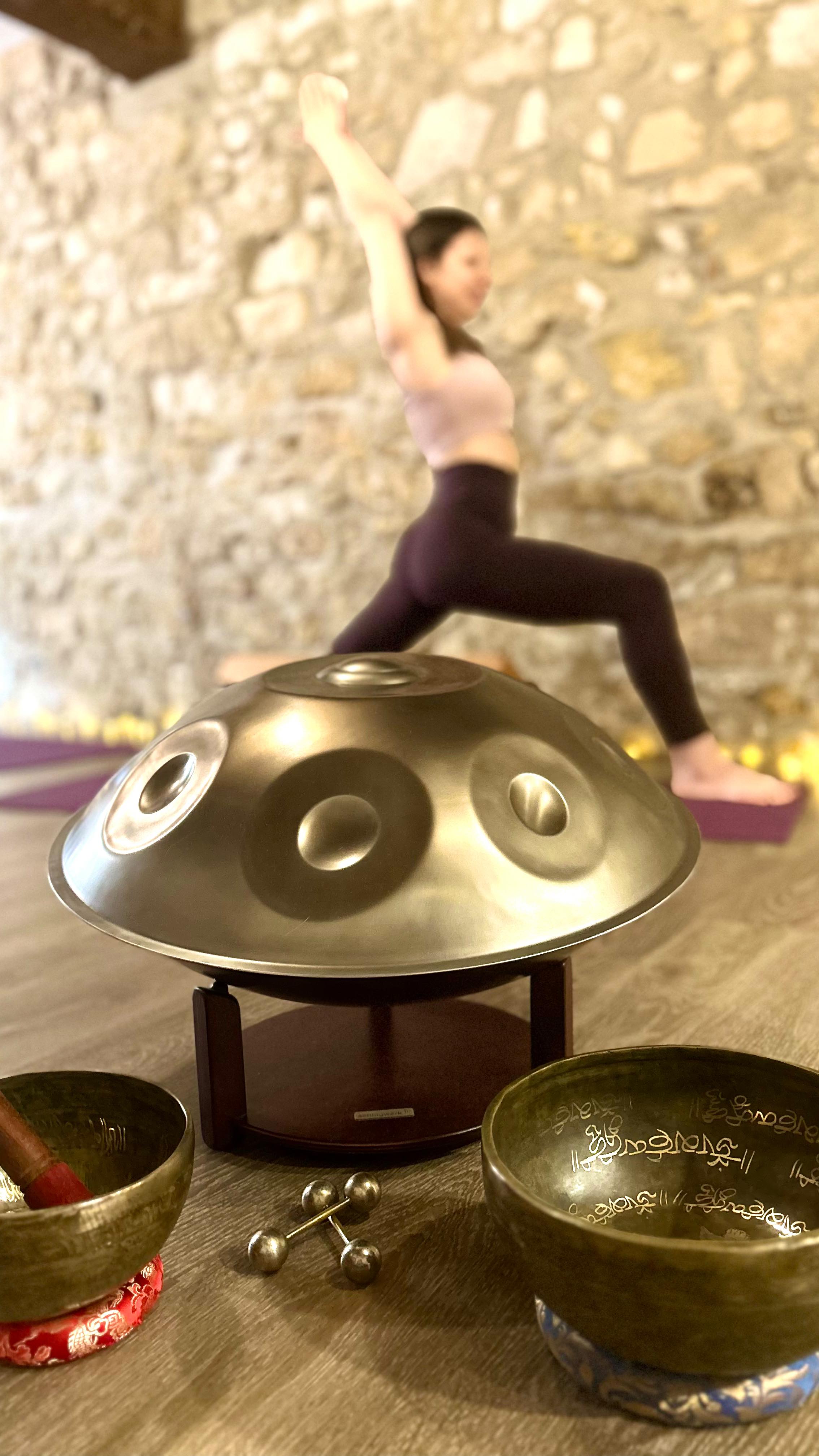 🔆EN AVRIL
.
VOYAGE SONORE - Concert à l’Hermitage pour le TRAIL des Hermites🏃🏻 - 6 avril. Plongez dans une expérience vibratoire unique en pleine nature !
.
MYO YOGA - corps & visage 🔸 2 avril à 18h30. Venez découvrir l’art du relâchement myofascial !
.
YOGA du SON 🎶 tous les mercredis à 20h. Une séance inédite pour recréer la réalité avec la vibration de votre propre voix.
.
Séances d’ÉCRITURE du SANSKRIT 🌀 3e jeudi du mois à 14:30. Rejoignez-nous pour booster votre cerveau !
.
COEUR DE PARENT - CERVEAU D’ENFANT 🧠 Stage le 27 avril à 14:30. Comprendre et accompagner le développement de votre enfant.
.
RENCONTRE Abonnés & Mascotte - Samana #4, venez avec votre chien le 19 avril à 18:15 dans les écuries royales 🦊 Yogi v #.
NEUROSCIENCES & MÉDITATION tous les dimanches à 9:30 🧘🏻 pour découvrir les secrets de l’univers.
.
La carte de 20 séance est en PROMO en avril. Vous pouvez recharger vos crédits pour le printemps et l’été ! Votre studio de Yoga reste ouvert pendant les vacances scolaires.
.
Nouvelles dates sont disponibles pour le BAIN SONORE EN FORÊT - 29 juin & 20 juillet à 14:30. Vous pouvez réserver sur le site !
.
@soundyoga.fr
.
#YogaCompiegne #SoundYogaCompiegne #bainsonoreoise #TrailDesHermites #handpan #YogaDuSon #Sanskrit #enfantheureux #neurosciences #BainSonoreForet #YogaFrance #BienEtreCompiegne #meditationcompiegne #YogiCompiegne #mantras #chantdemantras
#Yoga #enfanthpi #Meditation #Namaste #Zen #SoundHealing #YogaInspiration #hypersensibilité #Compiègne #BainSonore #YogaTeacher #HealthyLiving