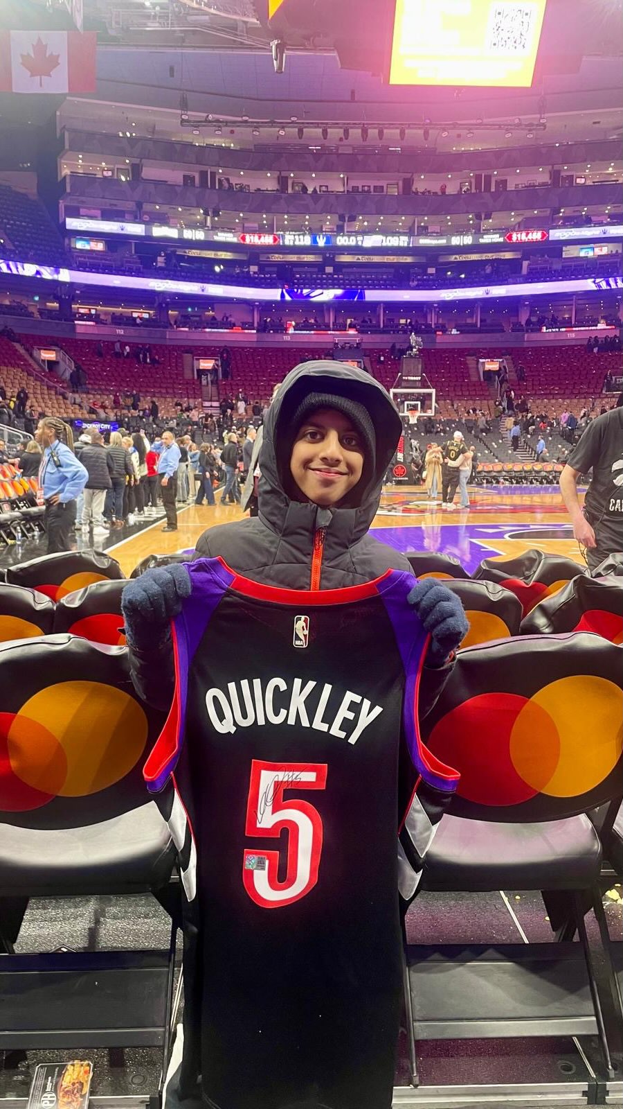 Introducing Jaden!
He won 2 Toronto Raptors tickets from the Dero Foundation’s holiday event, generously sponsored by @cheflatoyafagon !
We are thrilled to see that Jaden had an amazing time and was treated to some unforgettable experiences at the game!
#derofoundation #dwaynederosario #dero #torontoraptors #toronto #tfc