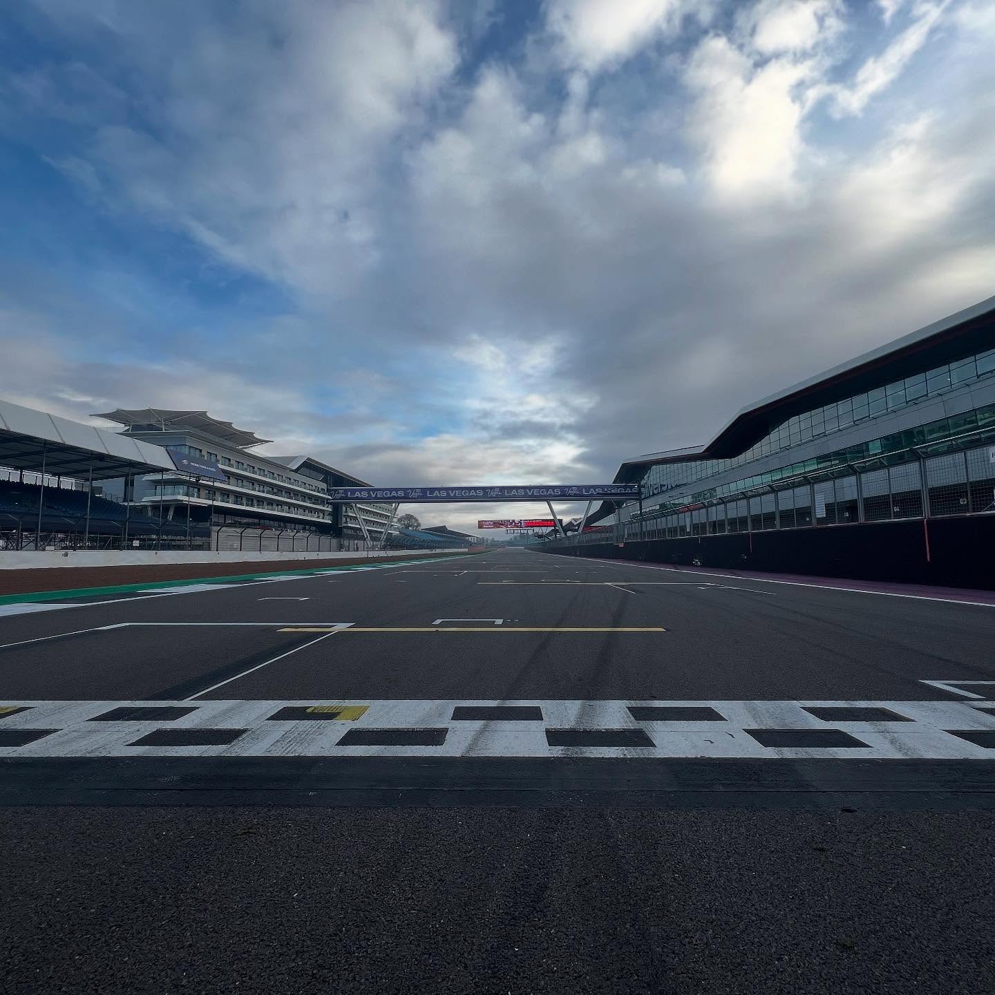 An unforgettable few days immersed in British motoring heaven—starting with timeless elegance and heritage at @bicestermotion followed by the buzz of motorsport energy at @silverstonecircuit .The perfect finish? Winding down in style at the stunning @escapadesilverstone . Huge thanks to our incredible hosts and to @exclusively.collection for bringing it all together so seamlessly.
🏎️✨ #BicesterMotion #SilverstoneCircuit #escapadesilverstone #motoed