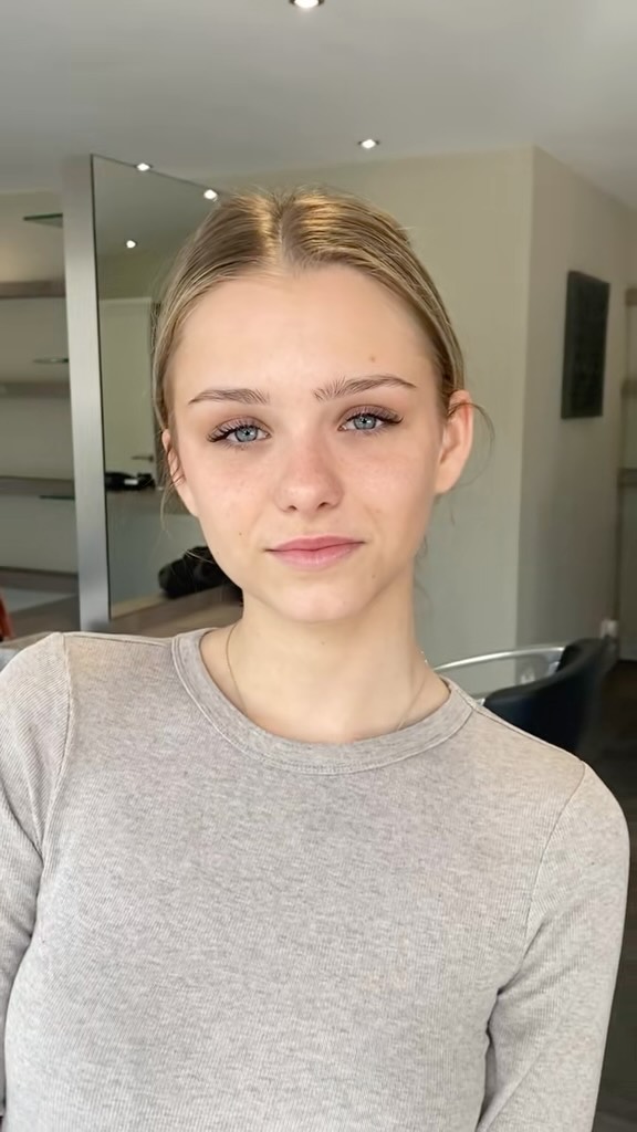 Super mooie wimper extensions op deze prachtige model!😍🙌
#wimpers #wimperstyliste #lashextensions #volumelashes #wimperextensions